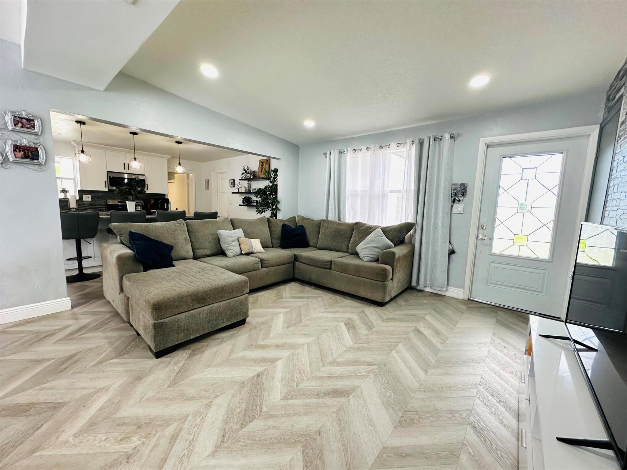 FOREST HILL VILLAGE 4 - Residential