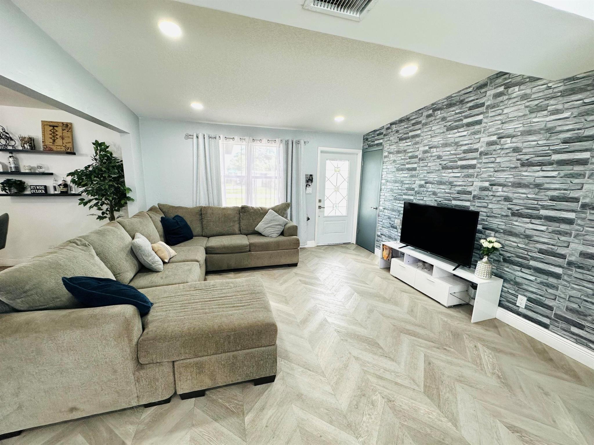 FOREST HILL VILLAGE 4 - Residential