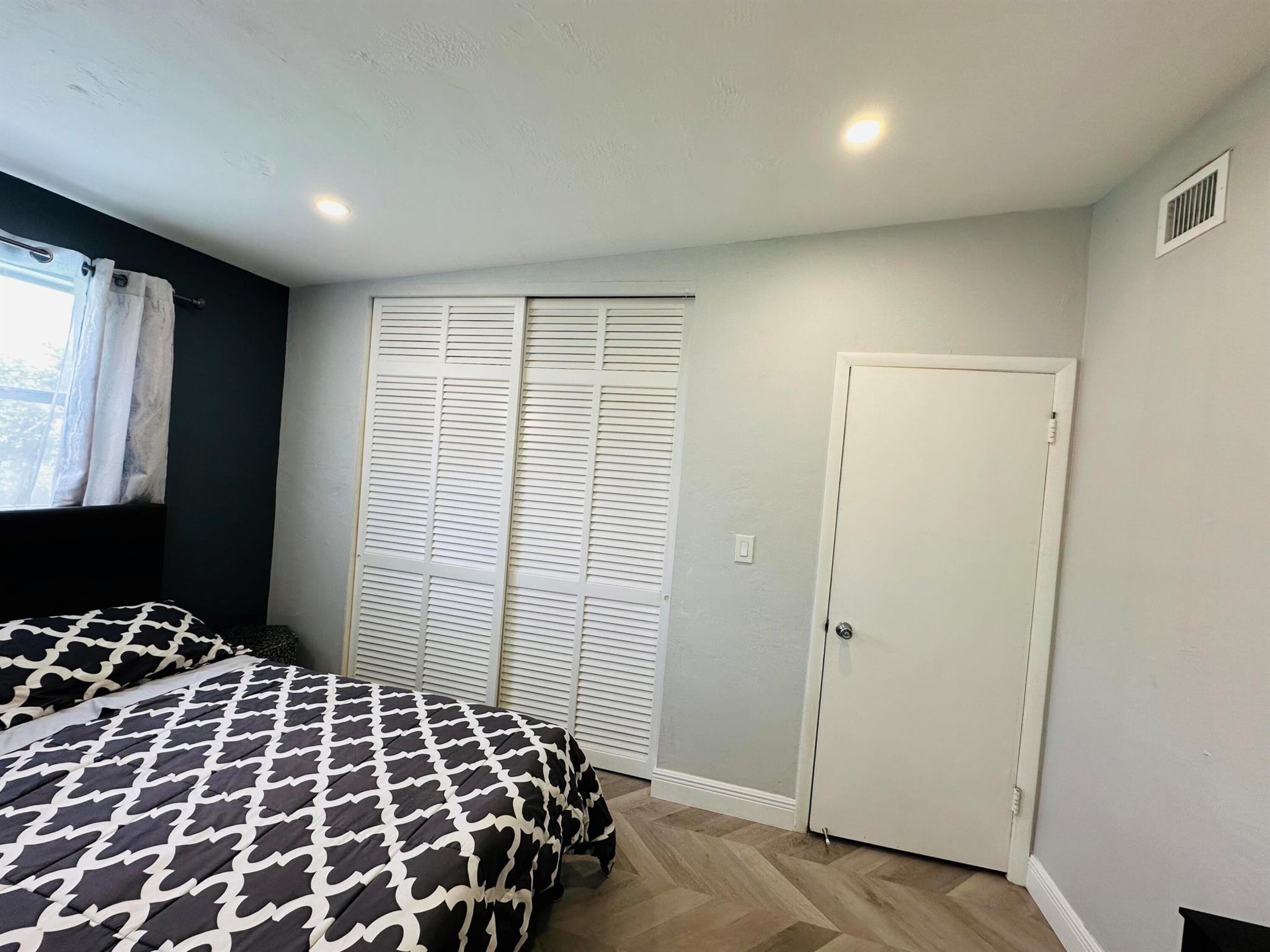 FOREST HILL VILLAGE 4 - Residential