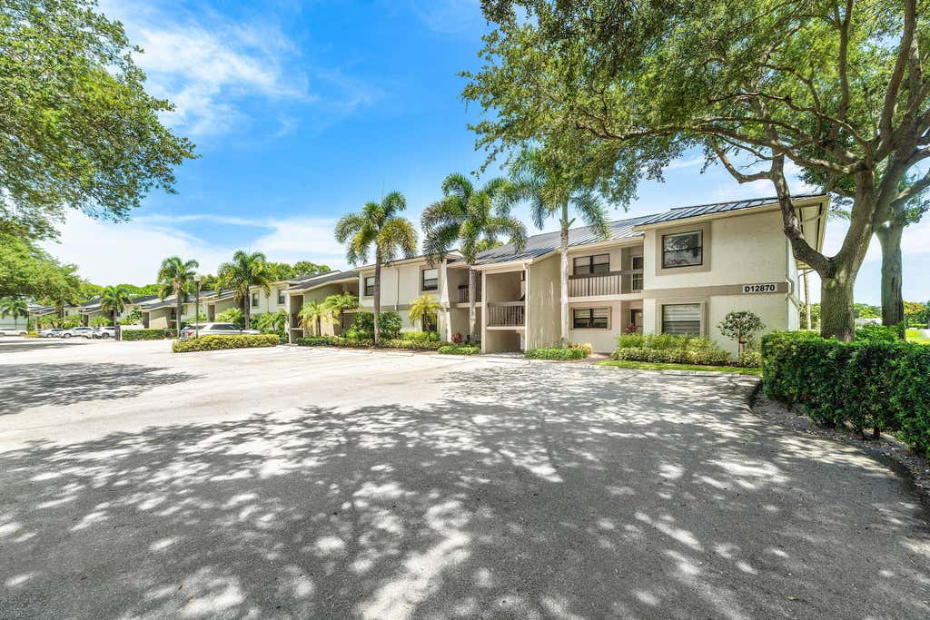 Photo of 12870 Briarlake Drive #106, Palm Beach Gardens, FL 33418 (MLS # B26065296)