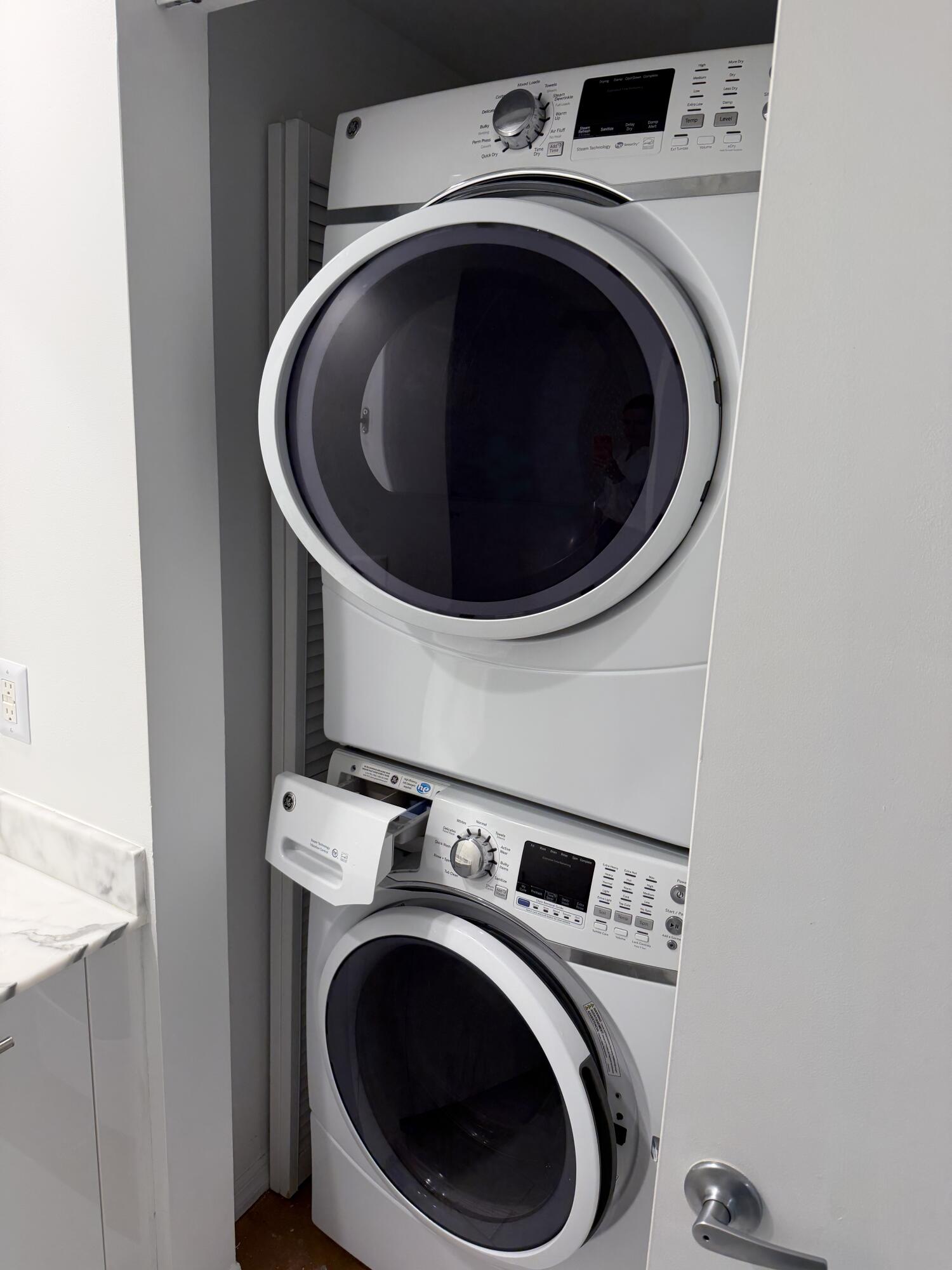 THE PLAZA 901 BRICKELL CONDO - Residential