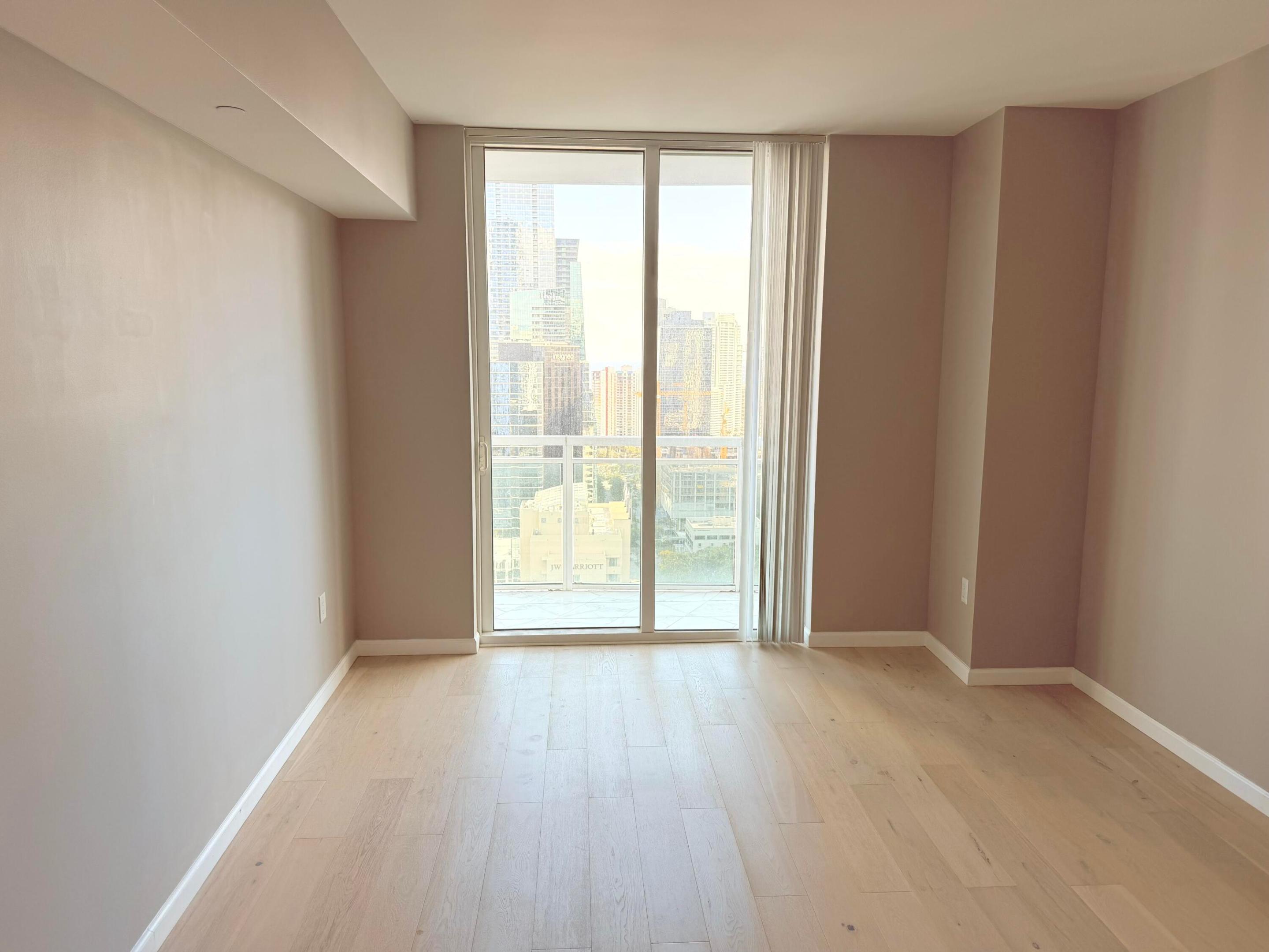 THE PLAZA 901 BRICKELL CONDO - Residential