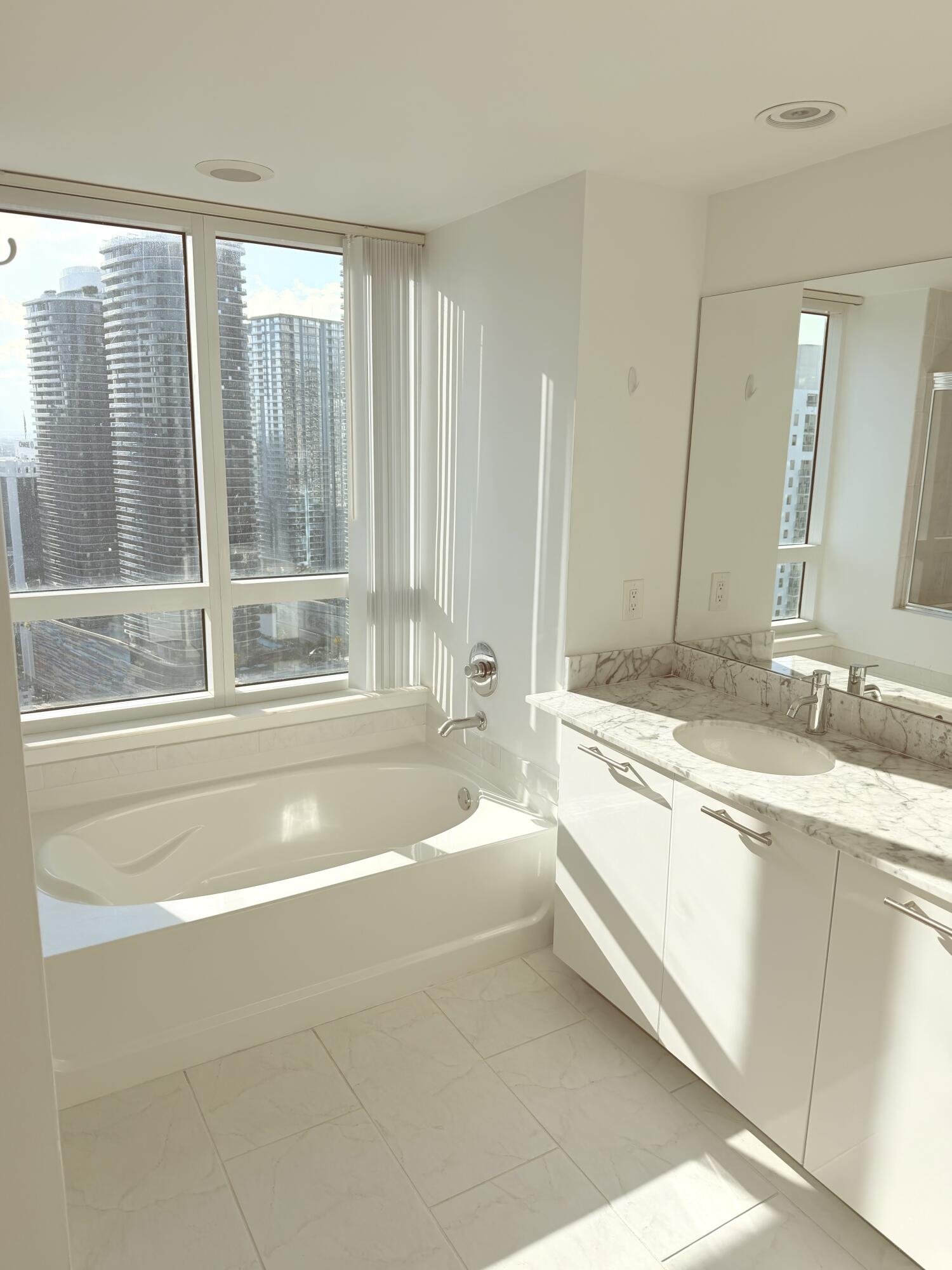 THE PLAZA 901 BRICKELL CONDO - Residential