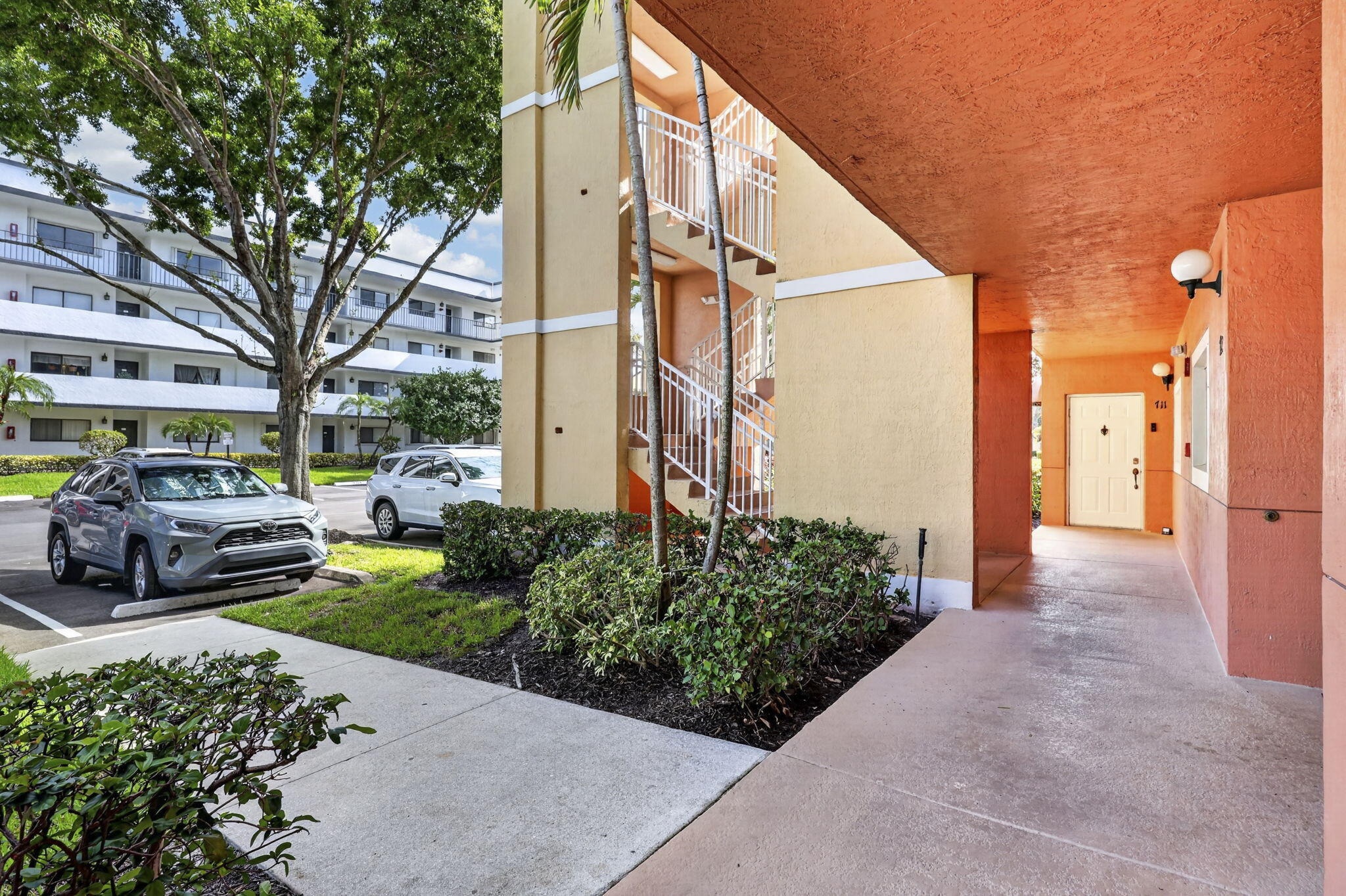 Properties 4721 Lucerne Lakes Boulevard E 711