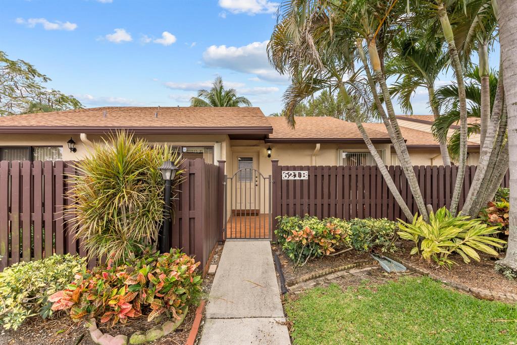 Beautiful Lakefront villa in Greenacres! These villas are very hard to come by! Featuring 2 bedroom, 2 bathroom and a spacious living and dining room space. Kitchen cabinets have been recently renovated. The large enclosed sun room could be used as a den/office. This villa is being sold COMPLETLY FURNISHED! Schedule a showing asap before it's gone! (all measurements are approximate)