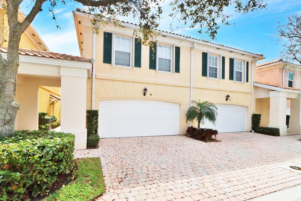 Photo of 18 Tall Oaks Circle, Tequesta, FL 33469 (MLS # R10695127)