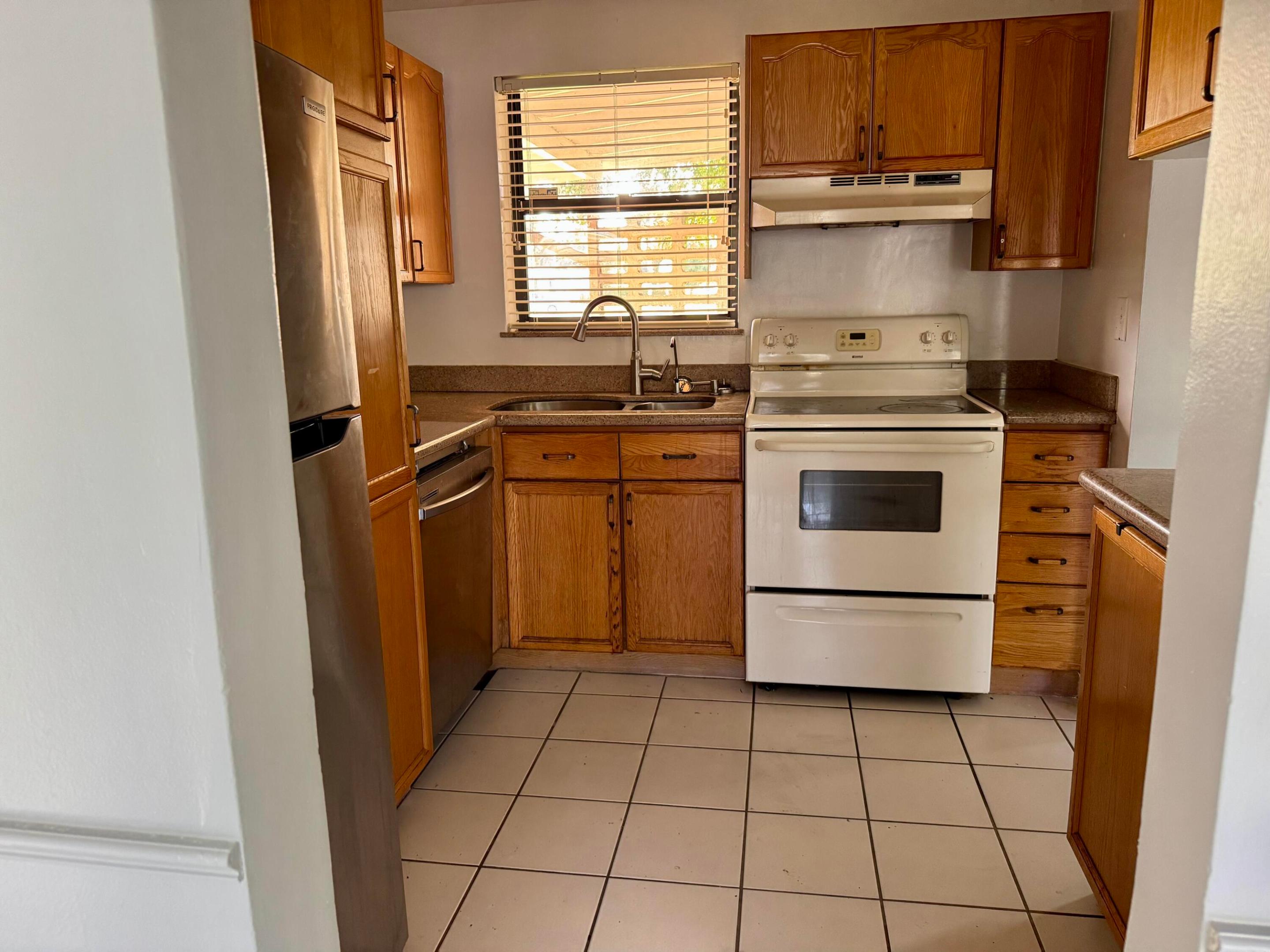 PALM BEACH COLONY SECS 1 AND 2 - Residential Lease