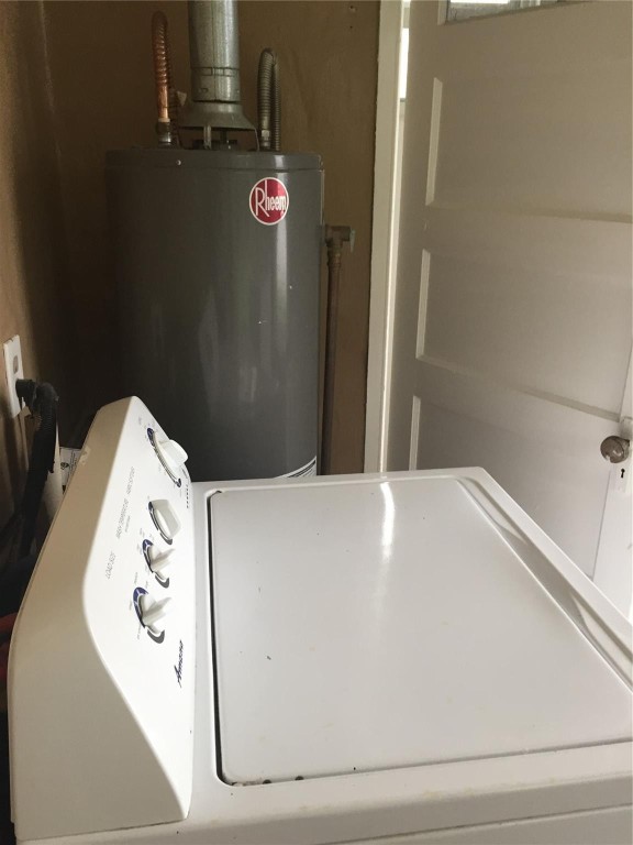 HOLLYWOOD 1-21 B - Residential Lease