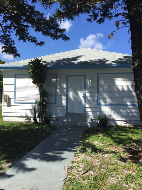 HOLLYWOOD 1-21 B - Residential Lease