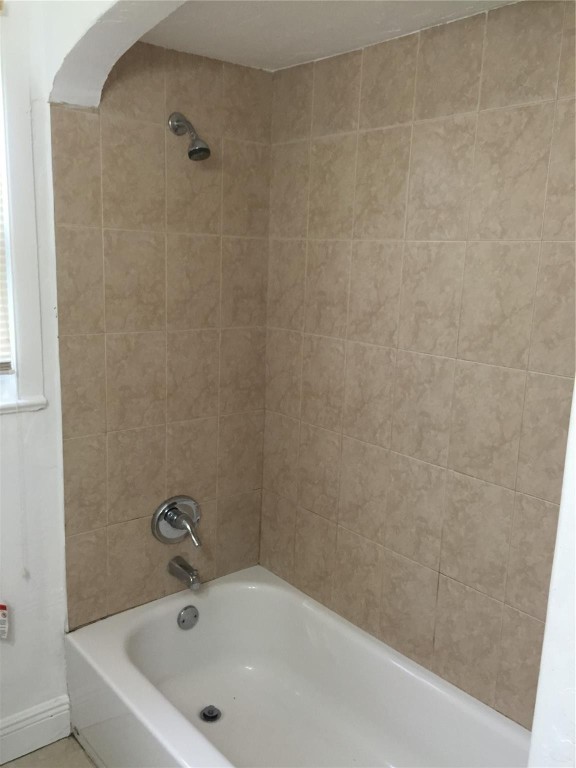 HOLLYWOOD 1-21 B - Residential Lease