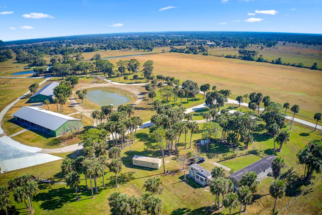 Photo of 30003 SW Martin Highway, Okeechobee, FL 34974 (MLS # B26004163)