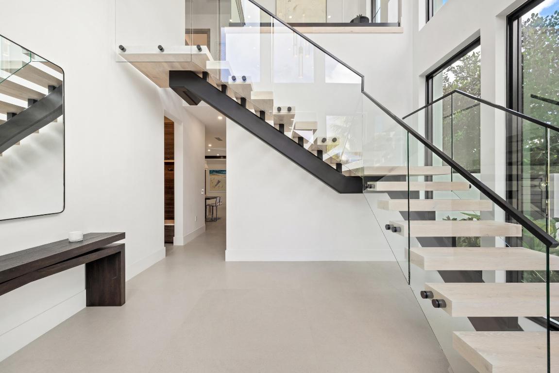 1212 NE 8th Avenue NE