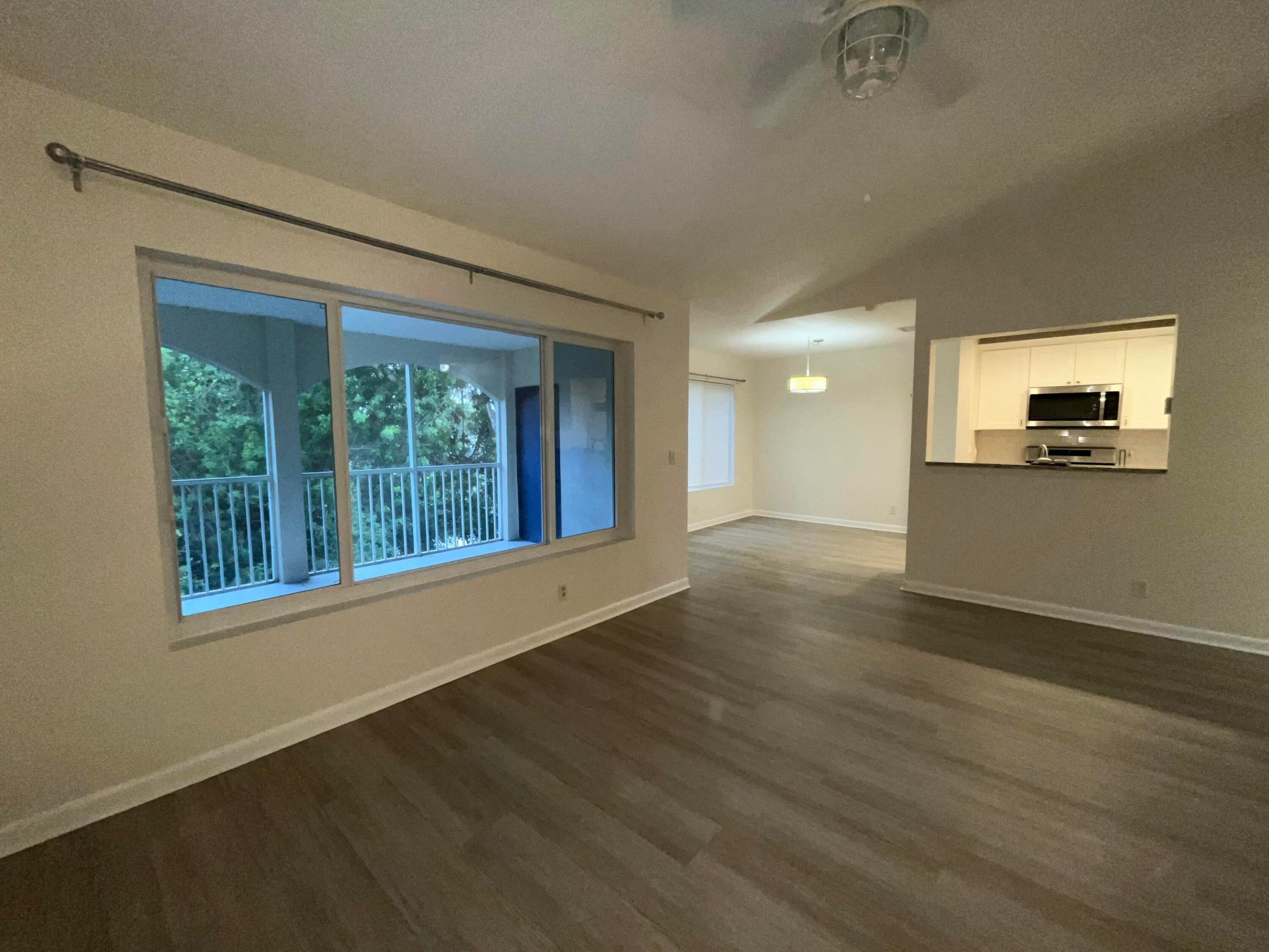 815 W Boynton Beach Boulevard 11-203