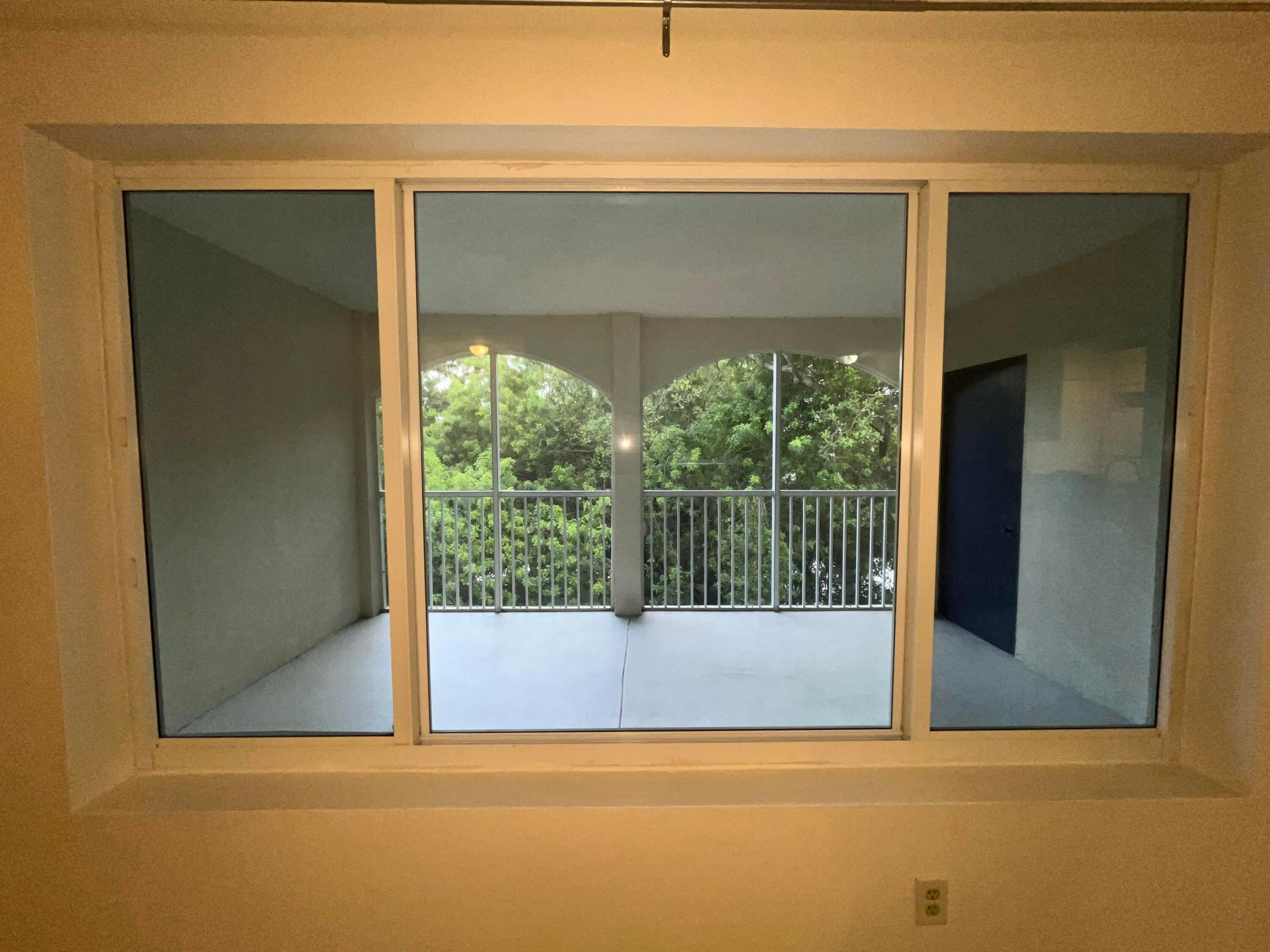 815 W Boynton Beach Boulevard 11-203