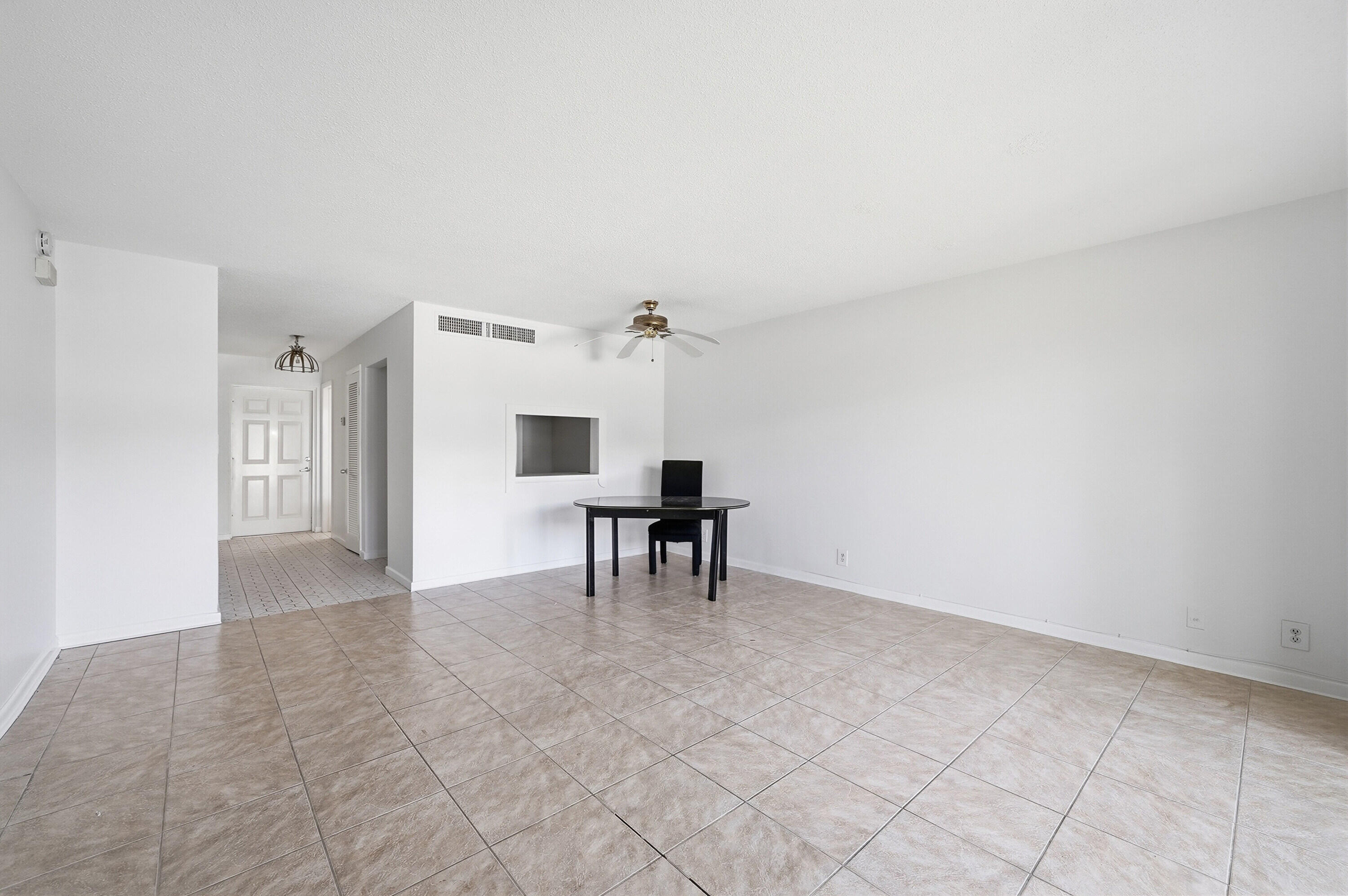RIVER HOUSE GARDENS CONDO - Residential