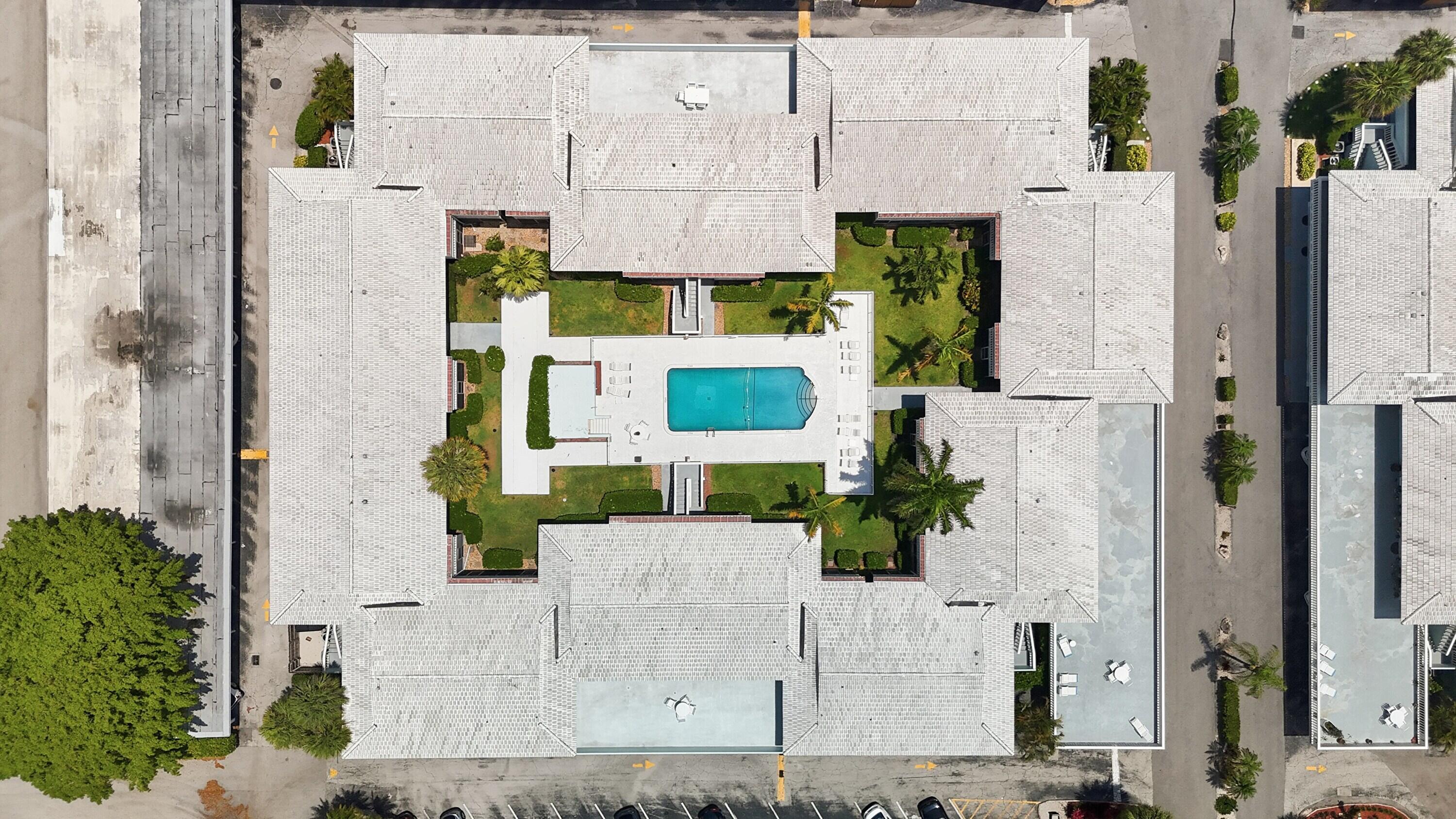 RIVER HOUSE GARDENS CONDO - Residential
