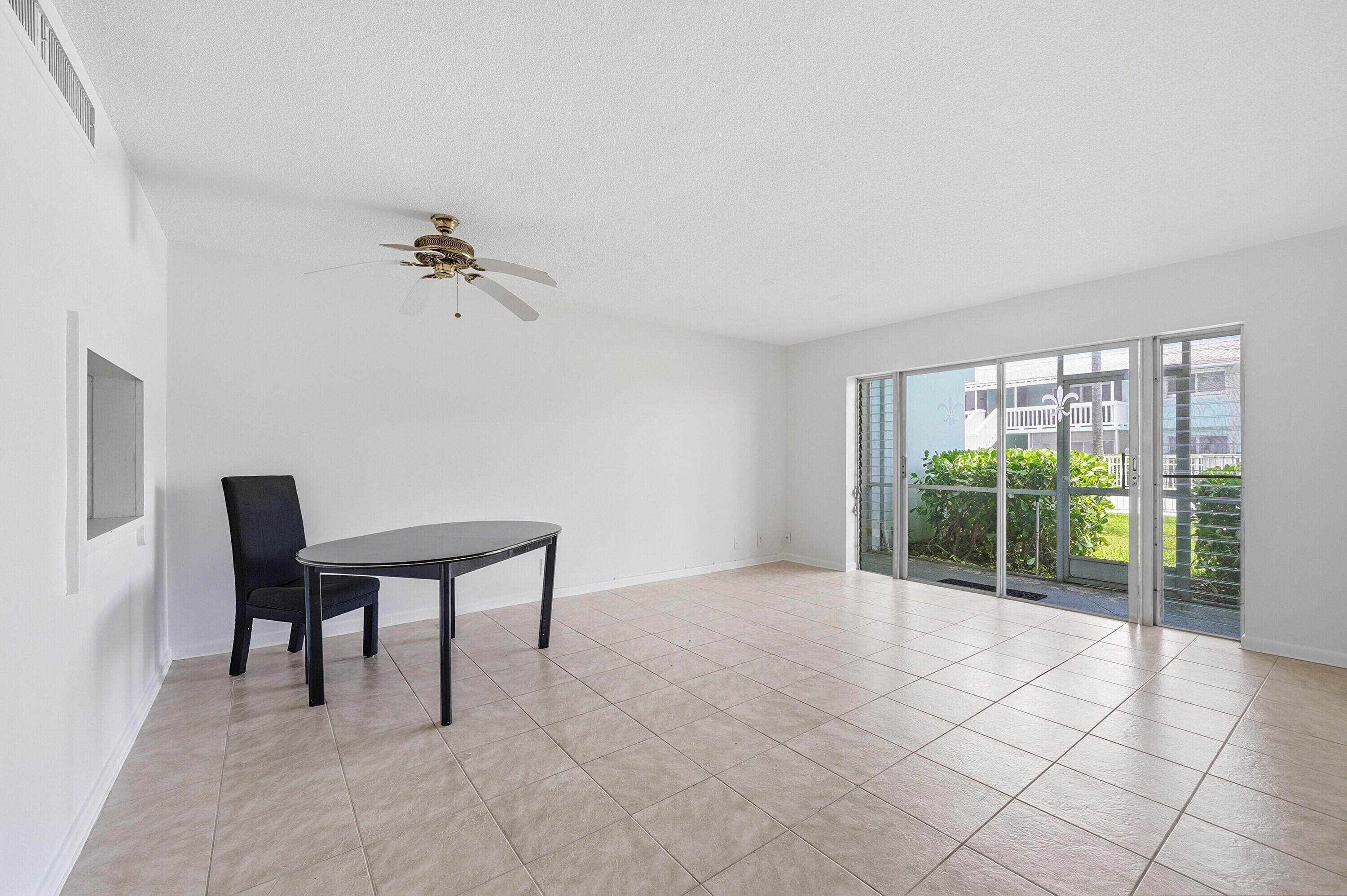 RIVER HOUSE GARDENS CONDO - Residential