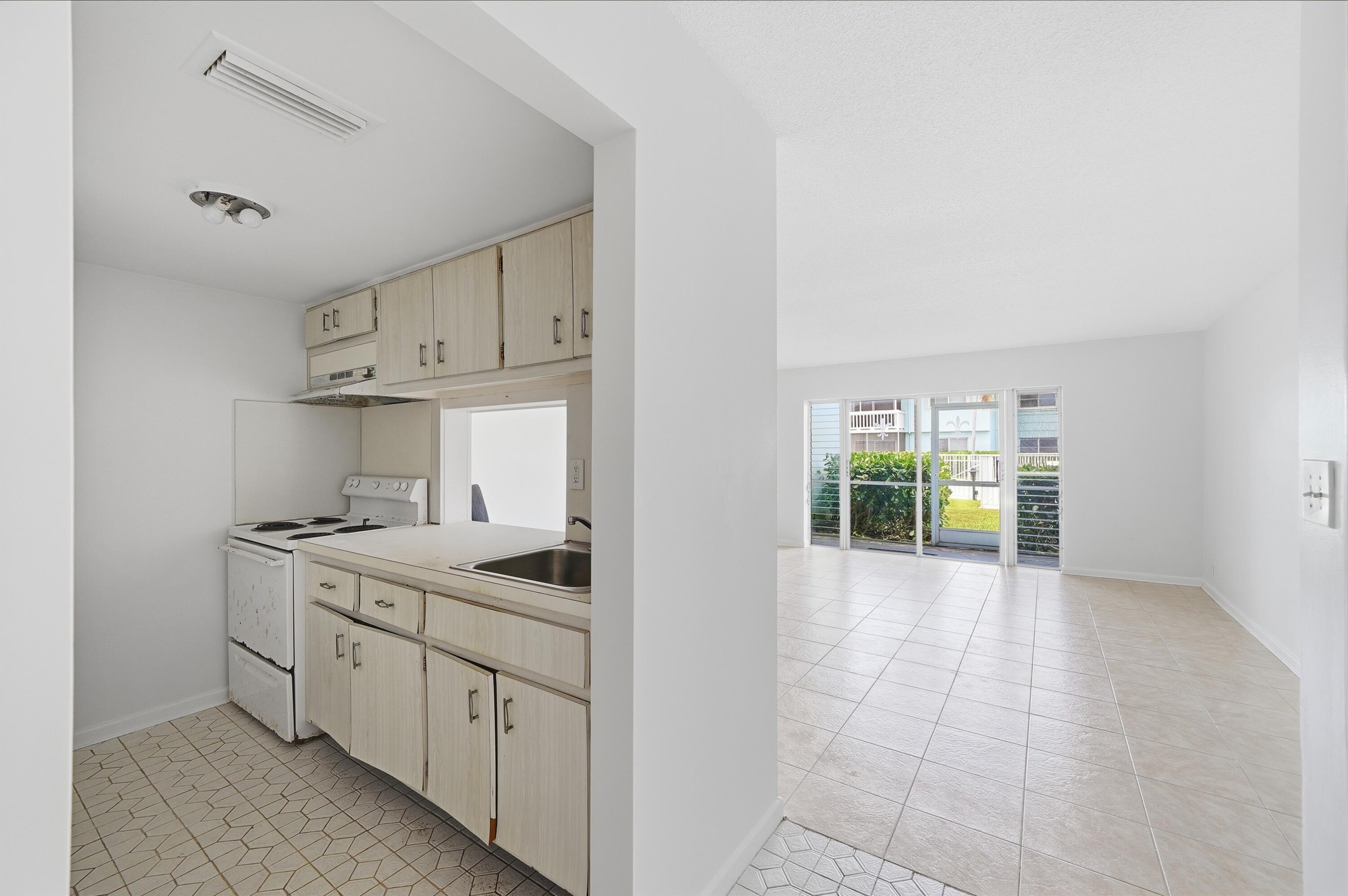RIVER HOUSE GARDENS CONDO - Residential