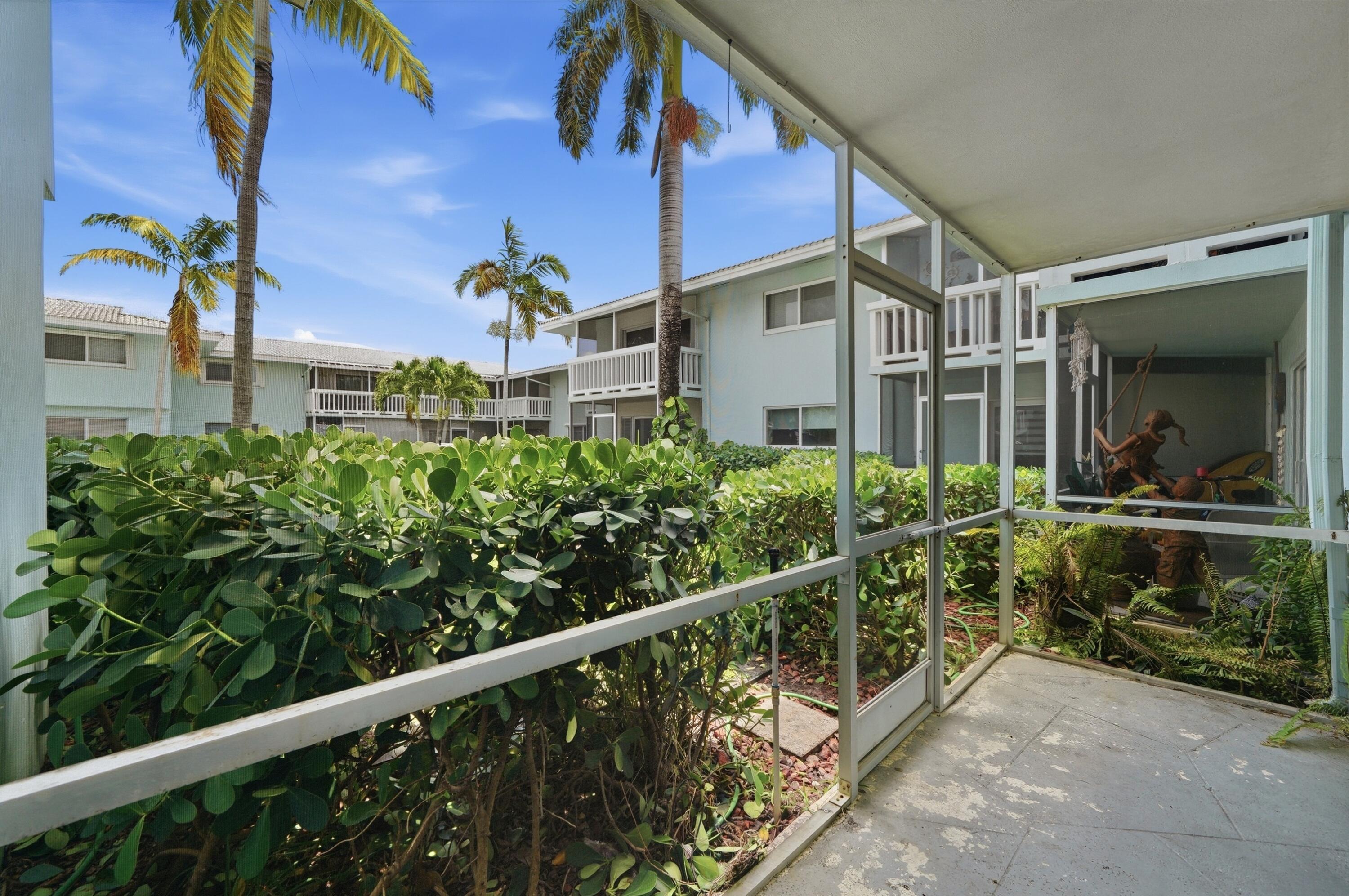 RIVER HOUSE GARDENS CONDO - Residential