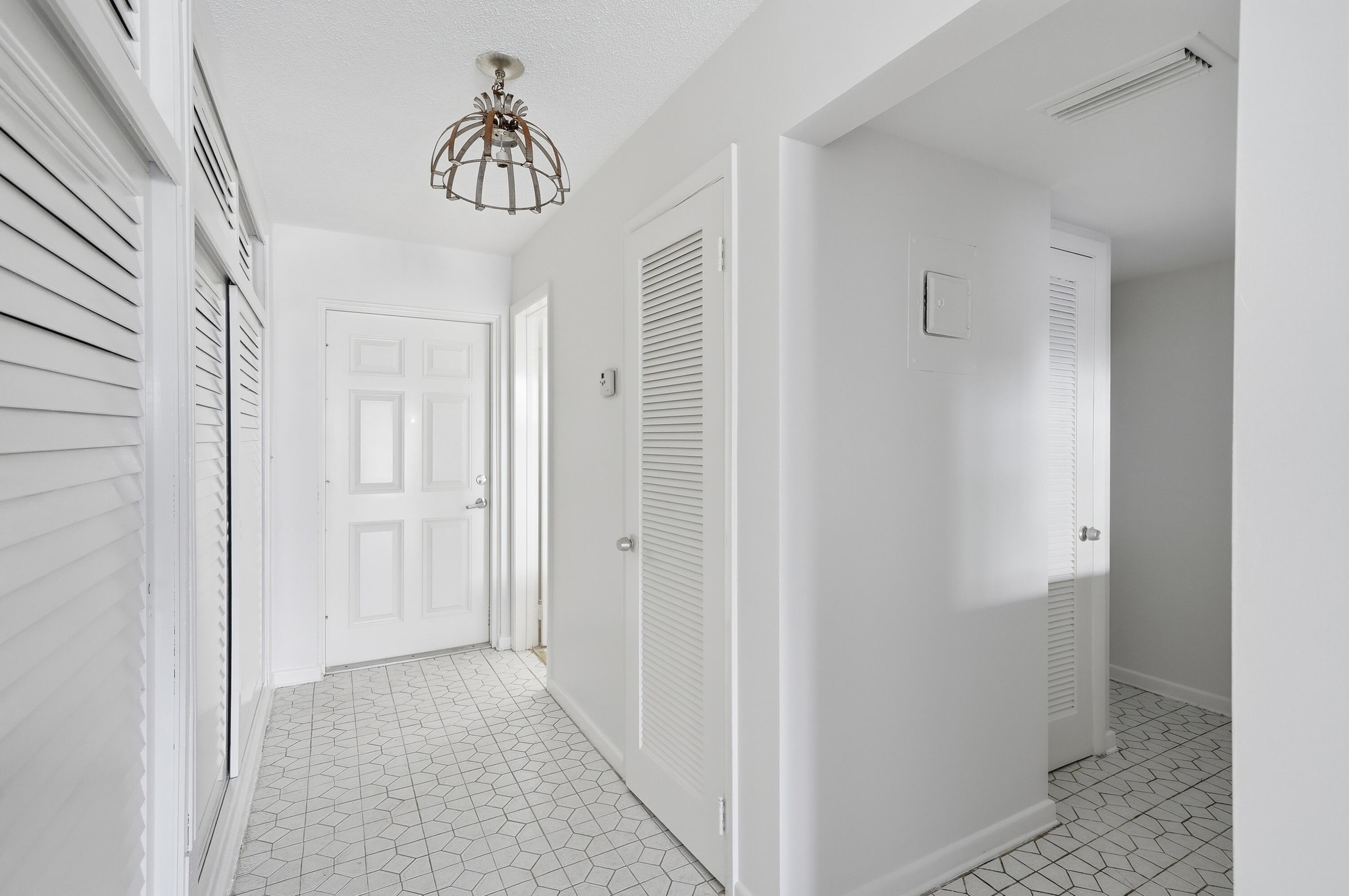 RIVER HOUSE GARDENS CONDO - Residential