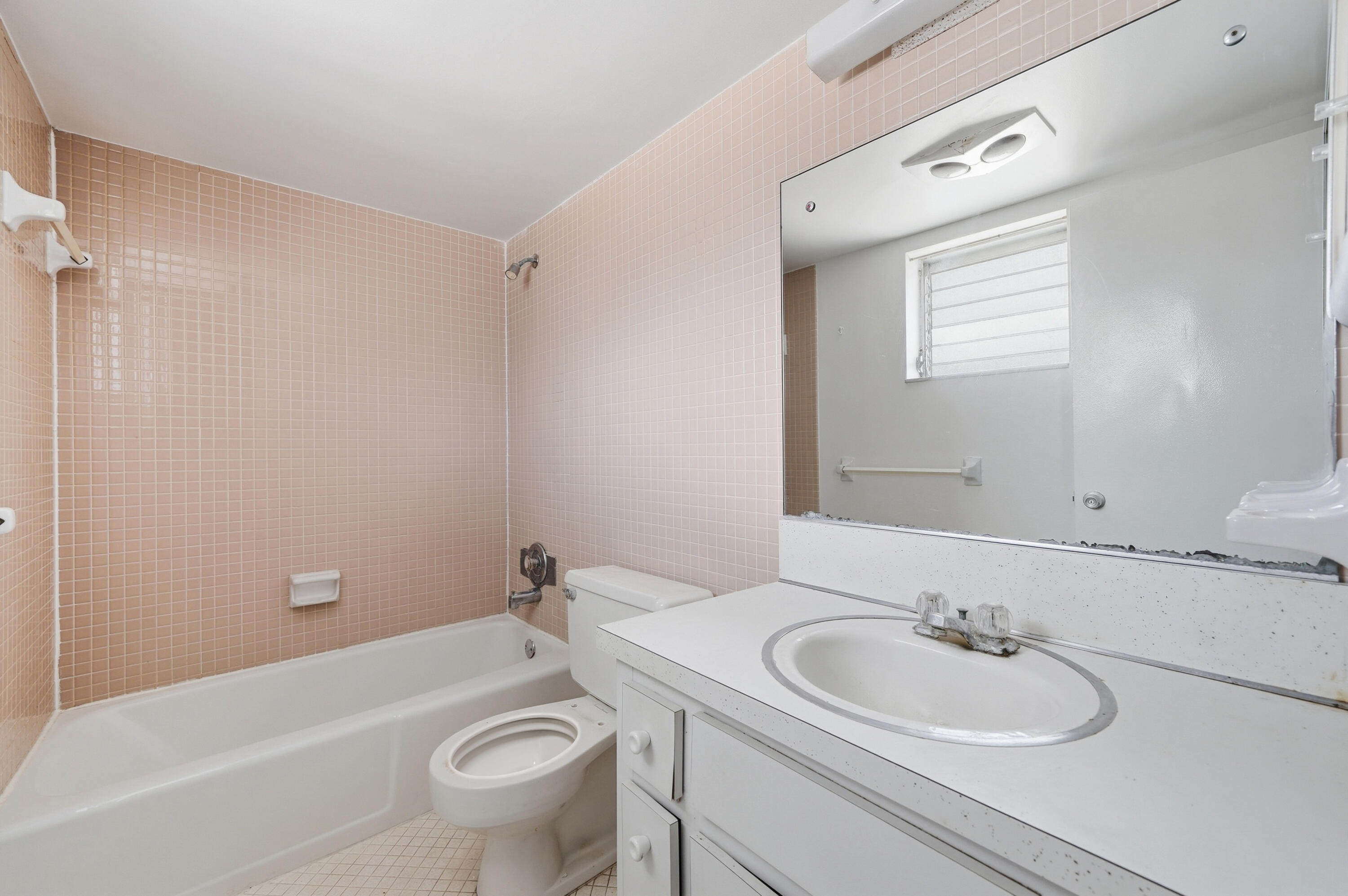 RIVER HOUSE GARDENS CONDO - Residential