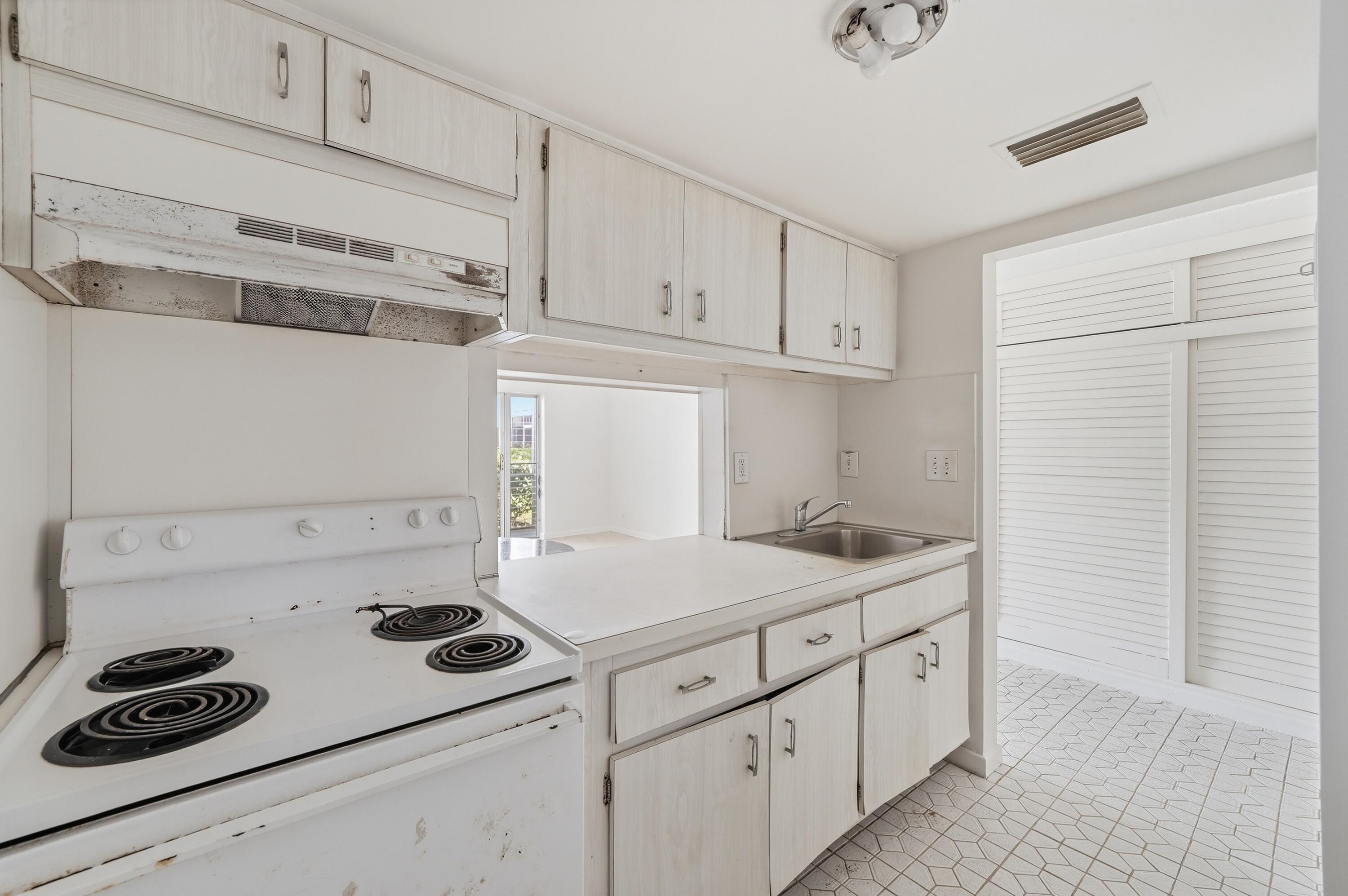 RIVER HOUSE GARDENS CONDO - Residential