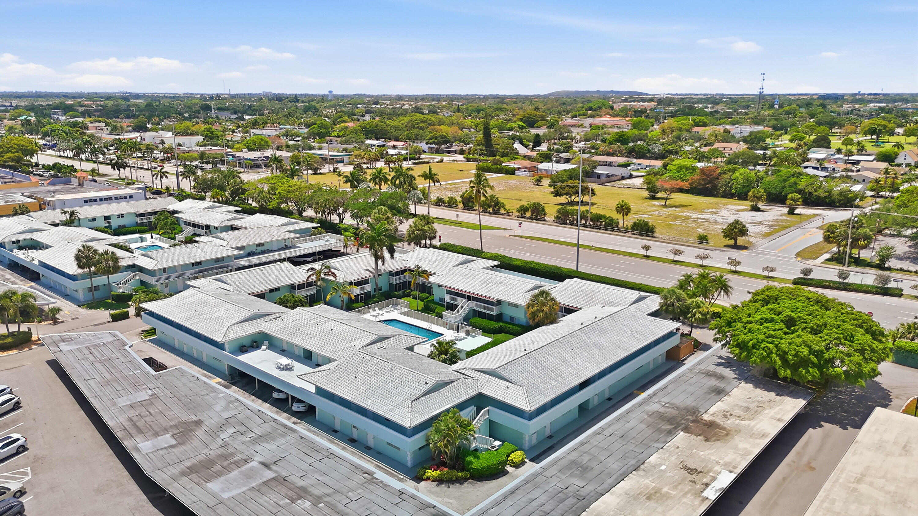 RIVER HOUSE GARDENS CONDO - Residential
