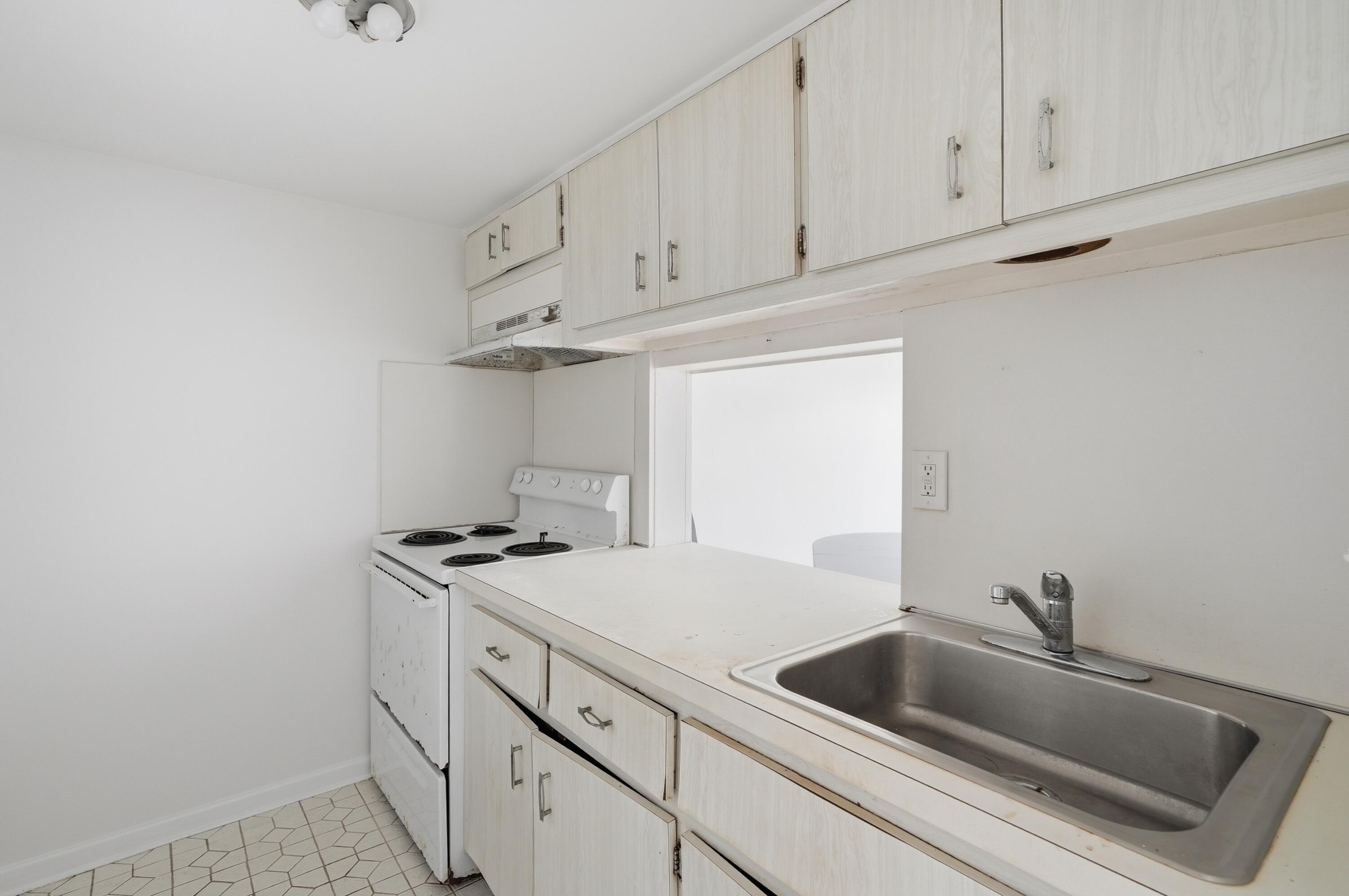 RIVER HOUSE GARDENS CONDO - Residential