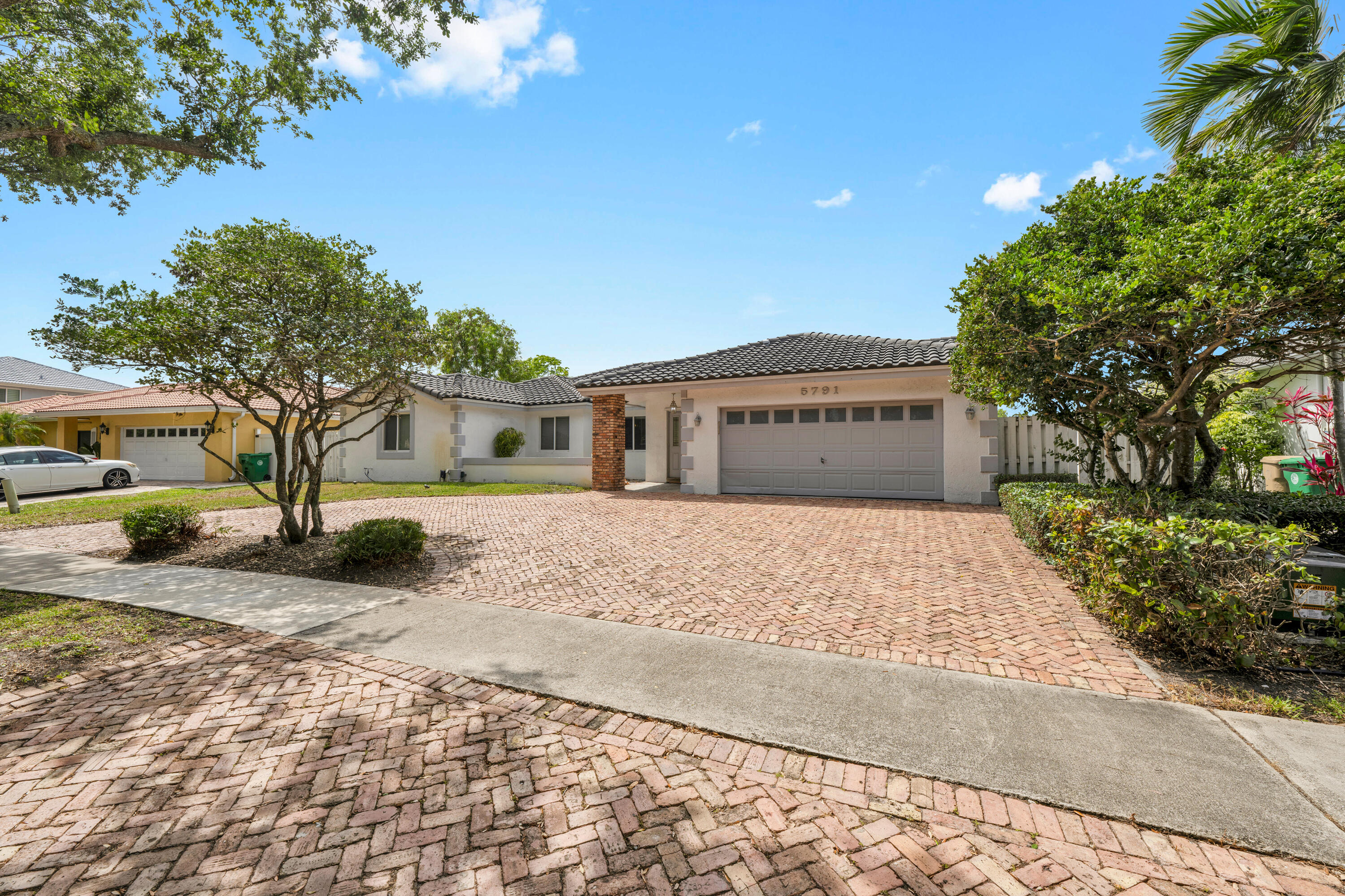 HAWKES BLUFF - Residential