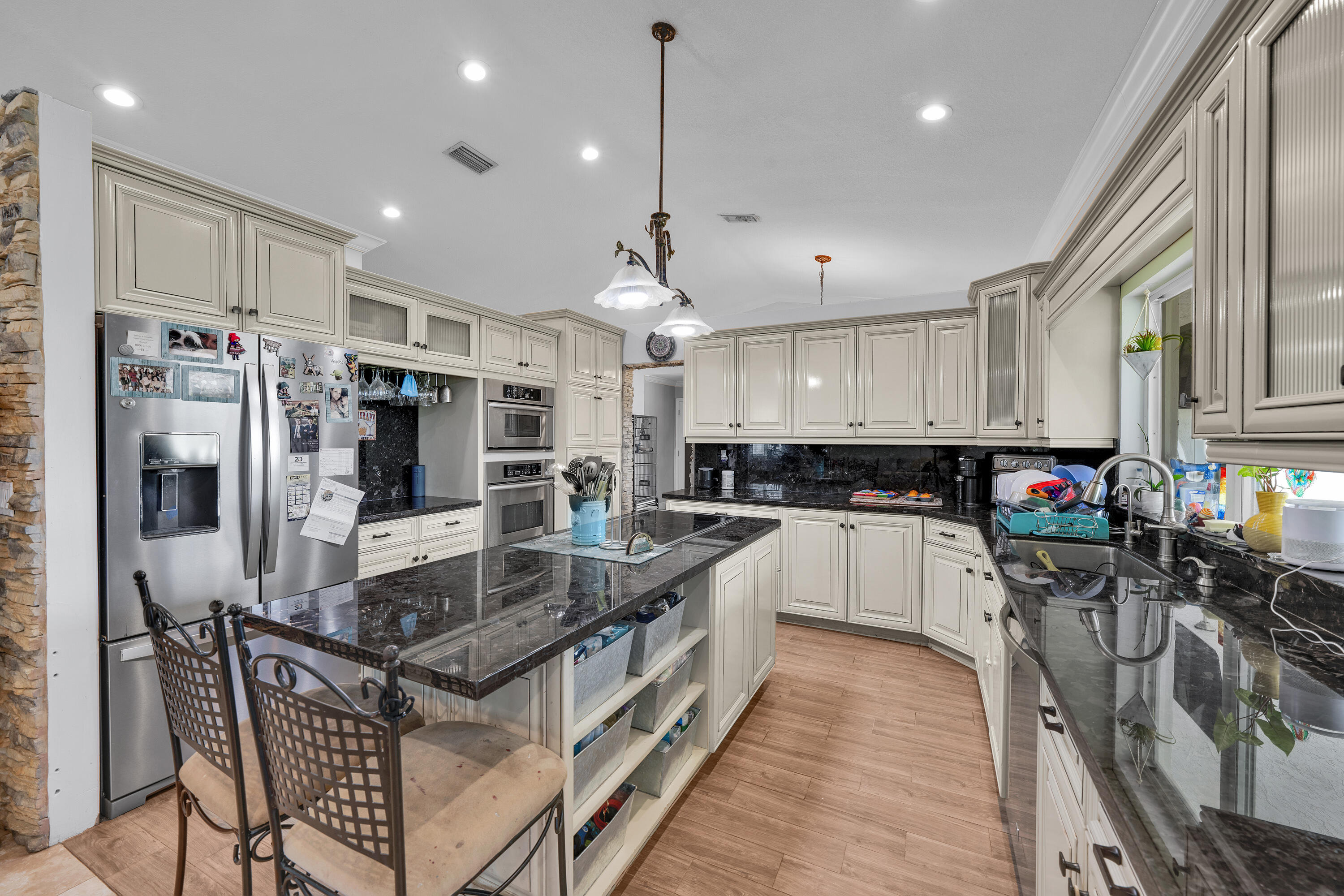 HAWKES BLUFF - Residential