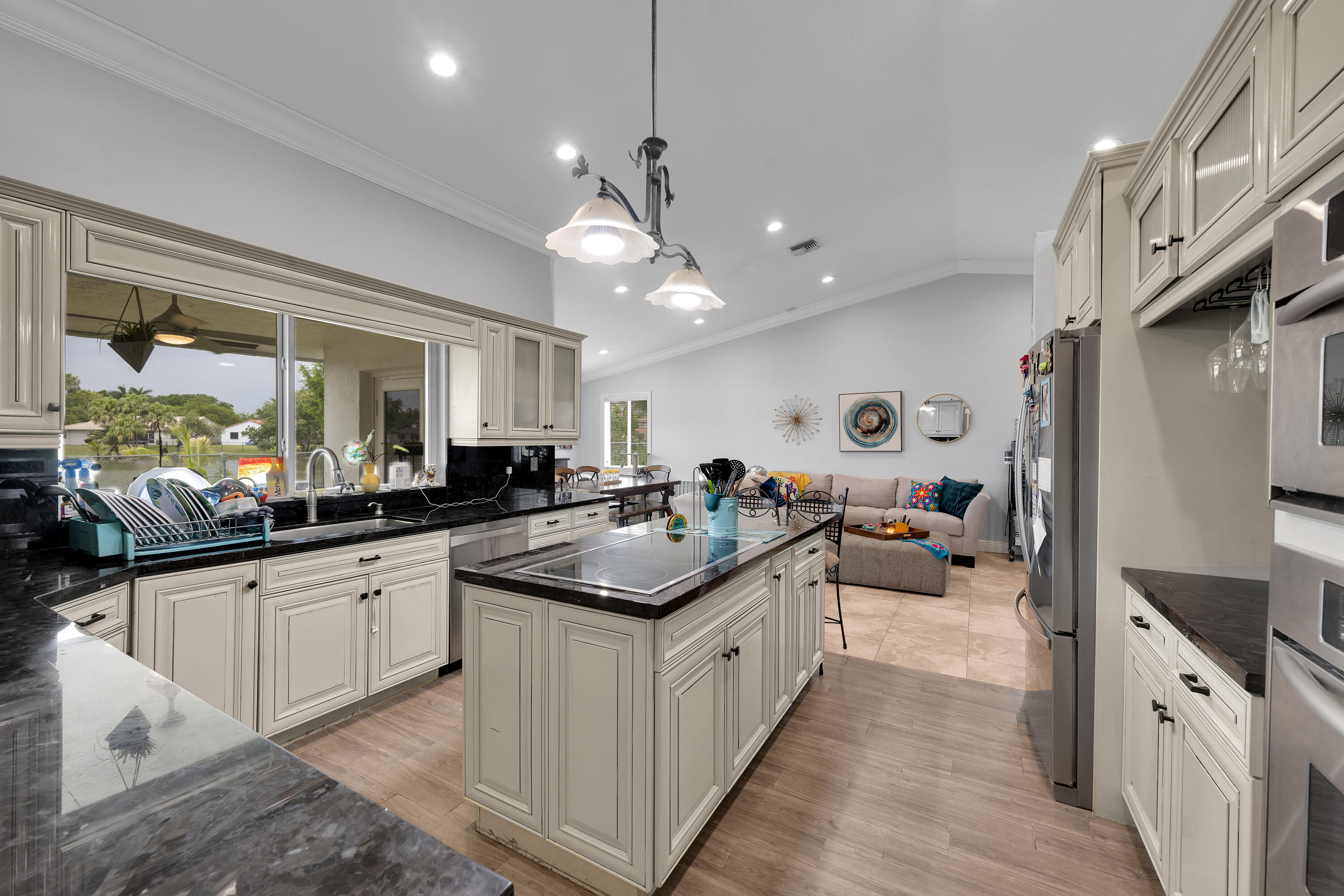 HAWKES BLUFF - Residential