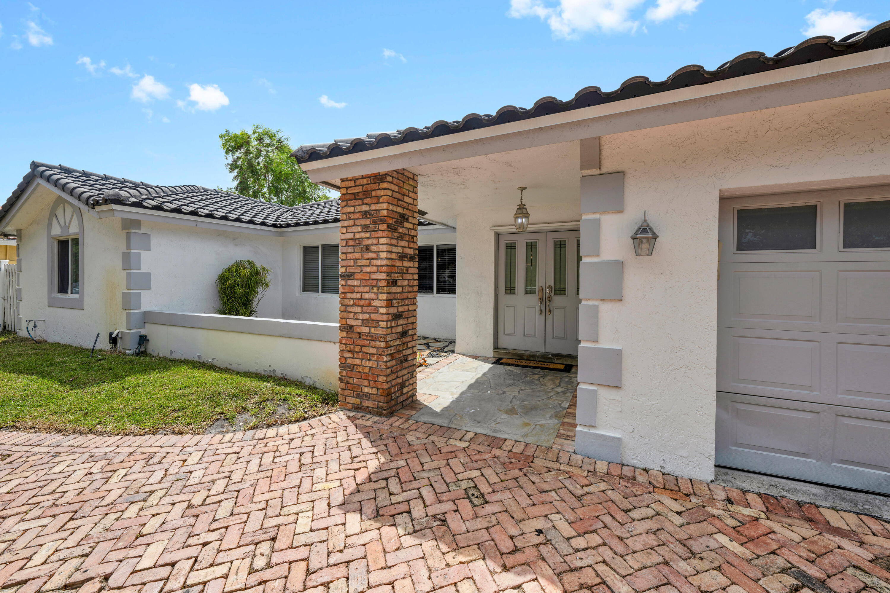 HAWKES BLUFF - Residential