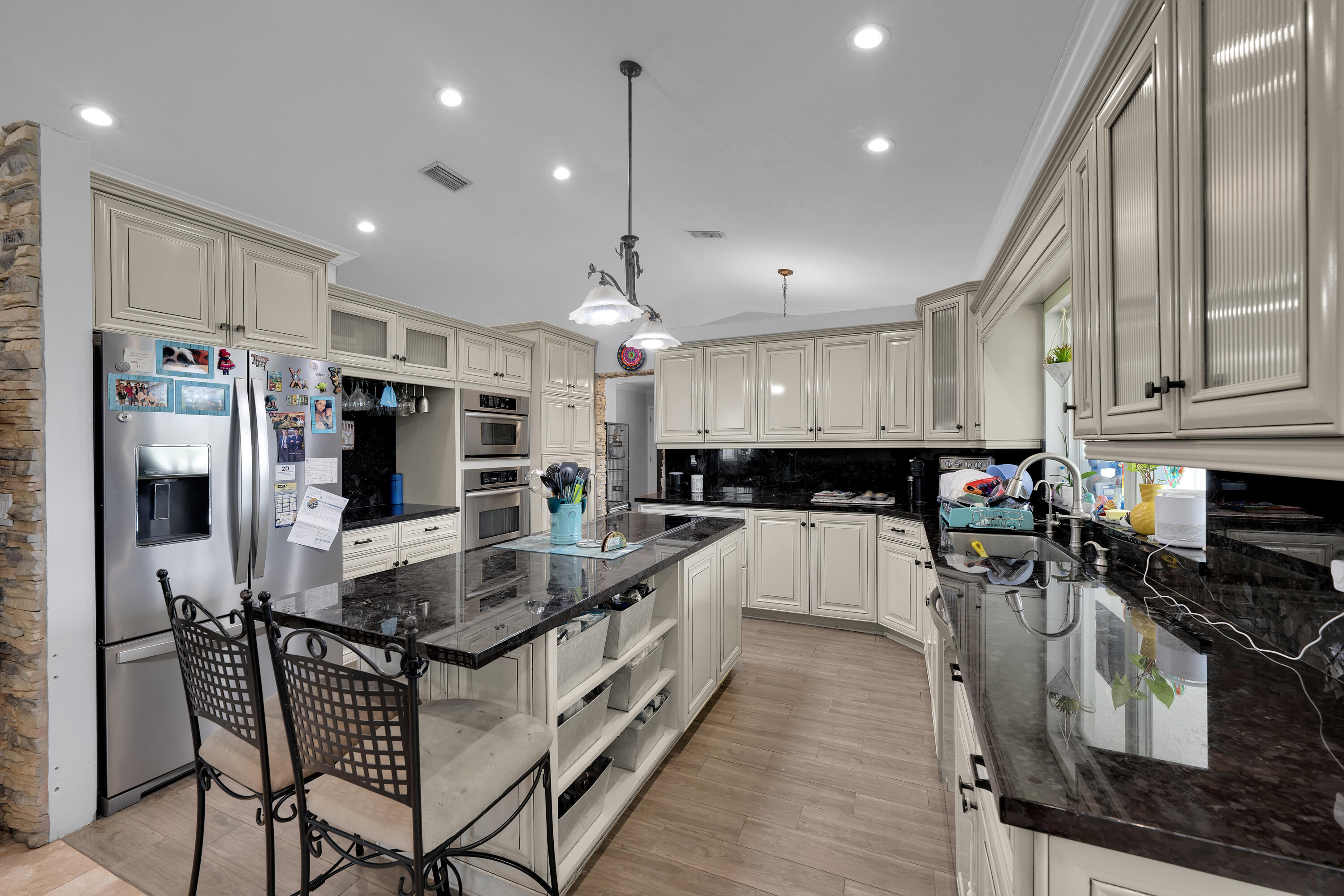 HAWKES BLUFF - Residential