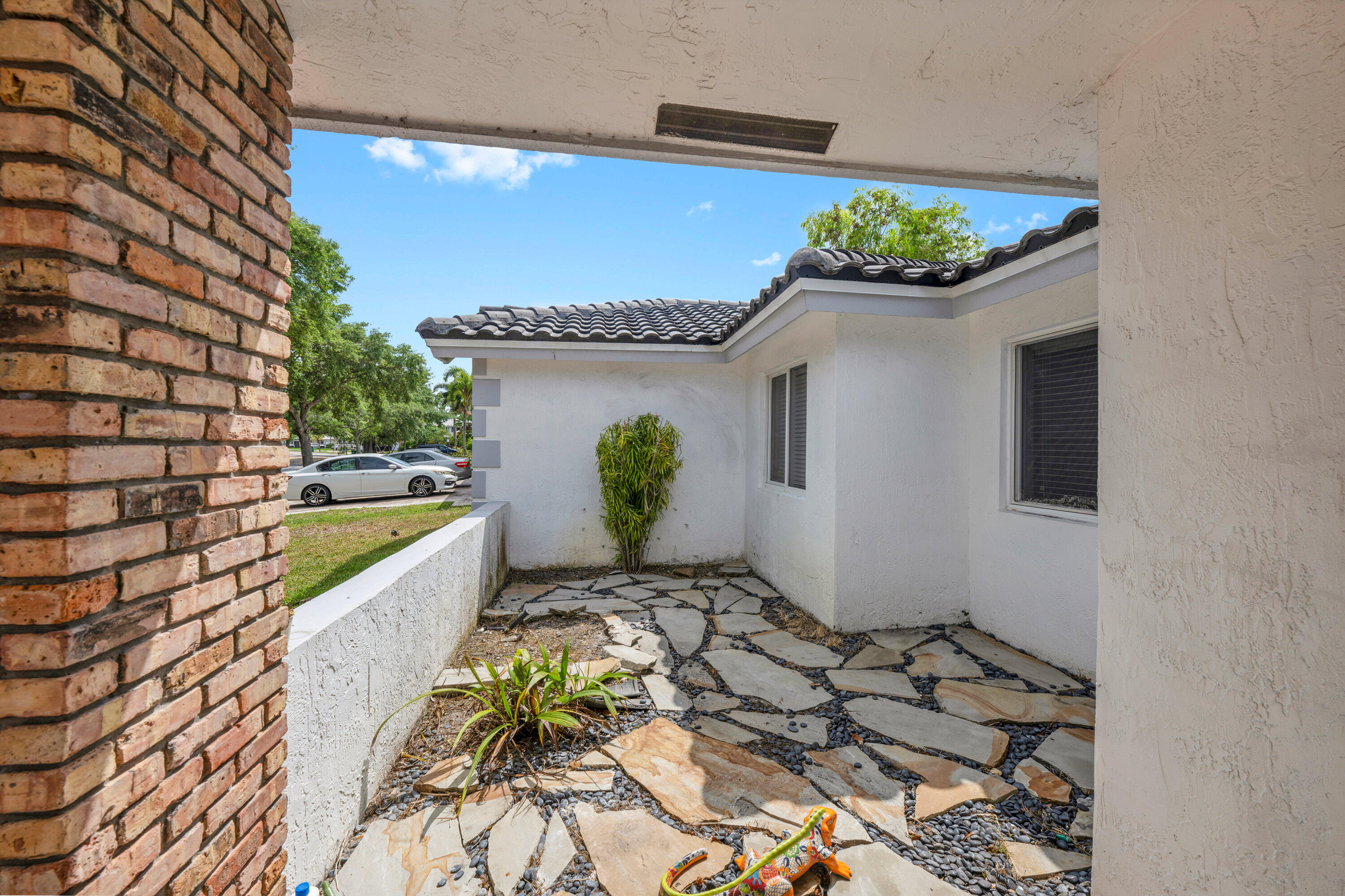 HAWKES BLUFF - Residential
