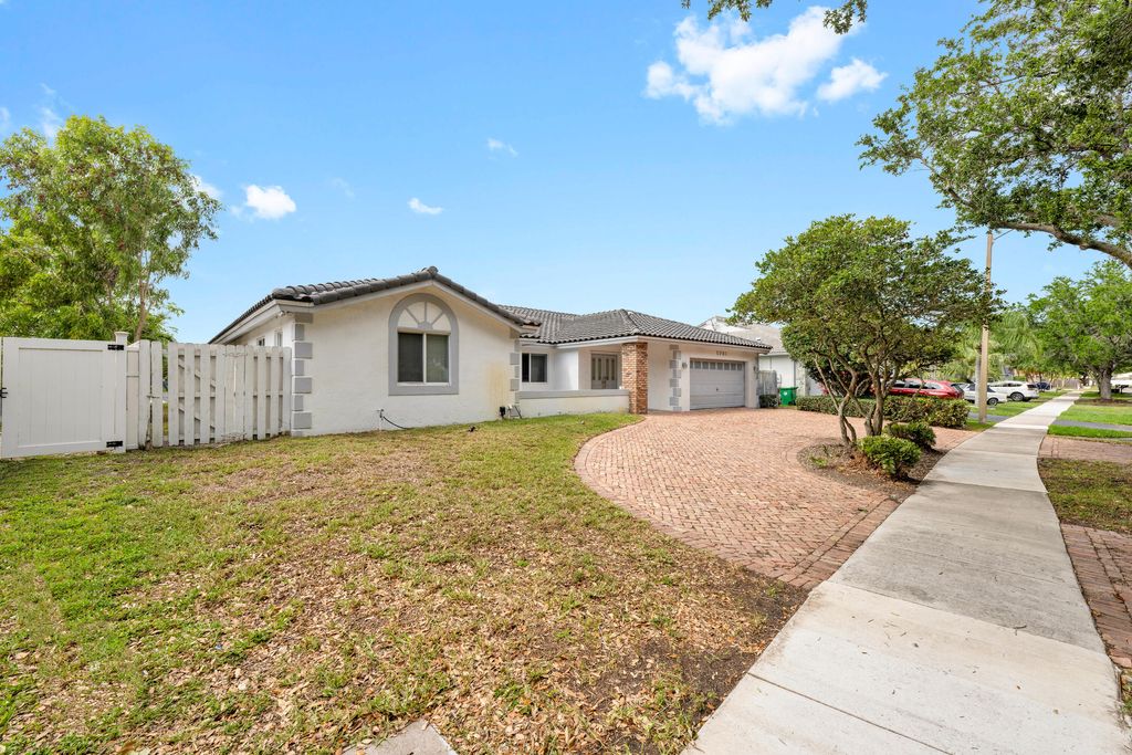 Photo of 5791 Hawkes Bluff Avenue, Davie, FL 33331 (MLS # B26032694)