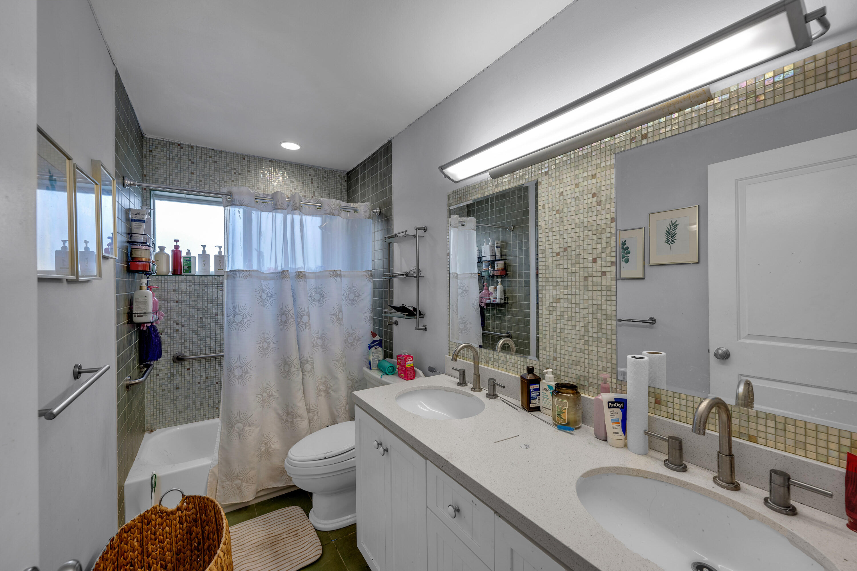 HAWKES BLUFF - Residential