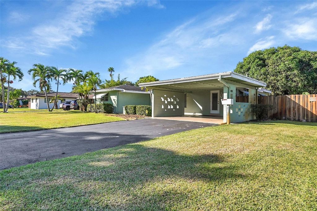 Photo of 881 NW Zinnia Lane, Plantation, FL 33317 (MLS # F10543982)