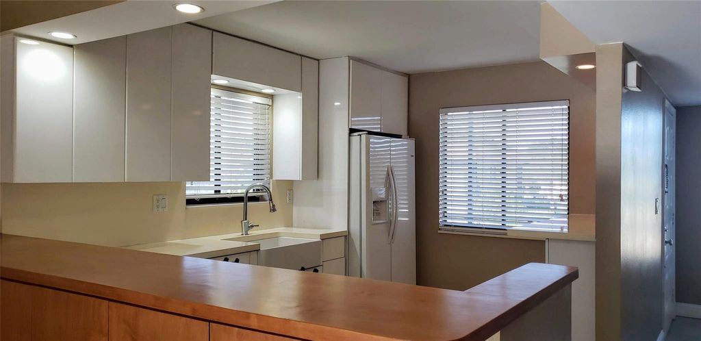 Photo of 331 Lakeview Drive #206, Weston, FL 33326 (MLS # B26020966)