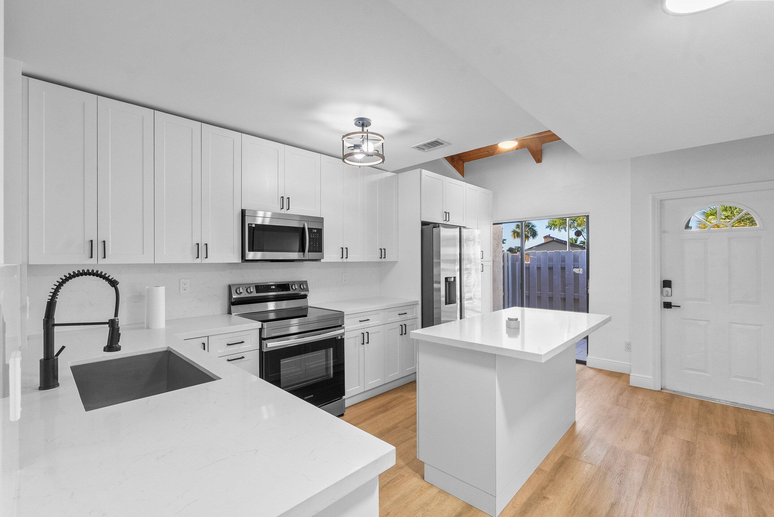 ARROWHEAD GOLF AND TENNIS CLUB - Residential