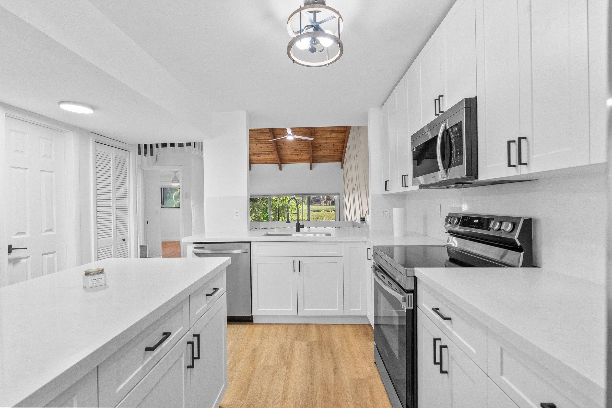 ARROWHEAD GOLF AND TENNIS CLUB - Residential