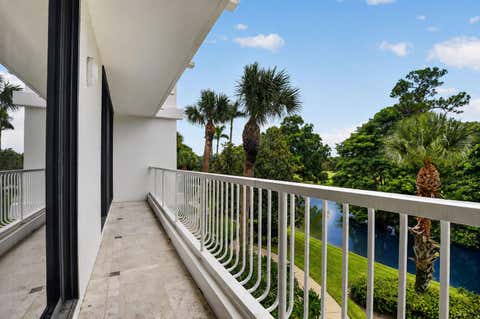 Tiny photo for 20290 Fairway Oaks Drive #222, Boca Raton, FL 33434 (MLS # B26061409)
