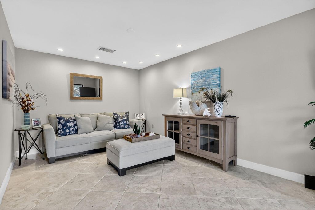 Photo of 41 Stratford Lane W #B, Boynton Beach, FL 33436 (MLS # B26006370)