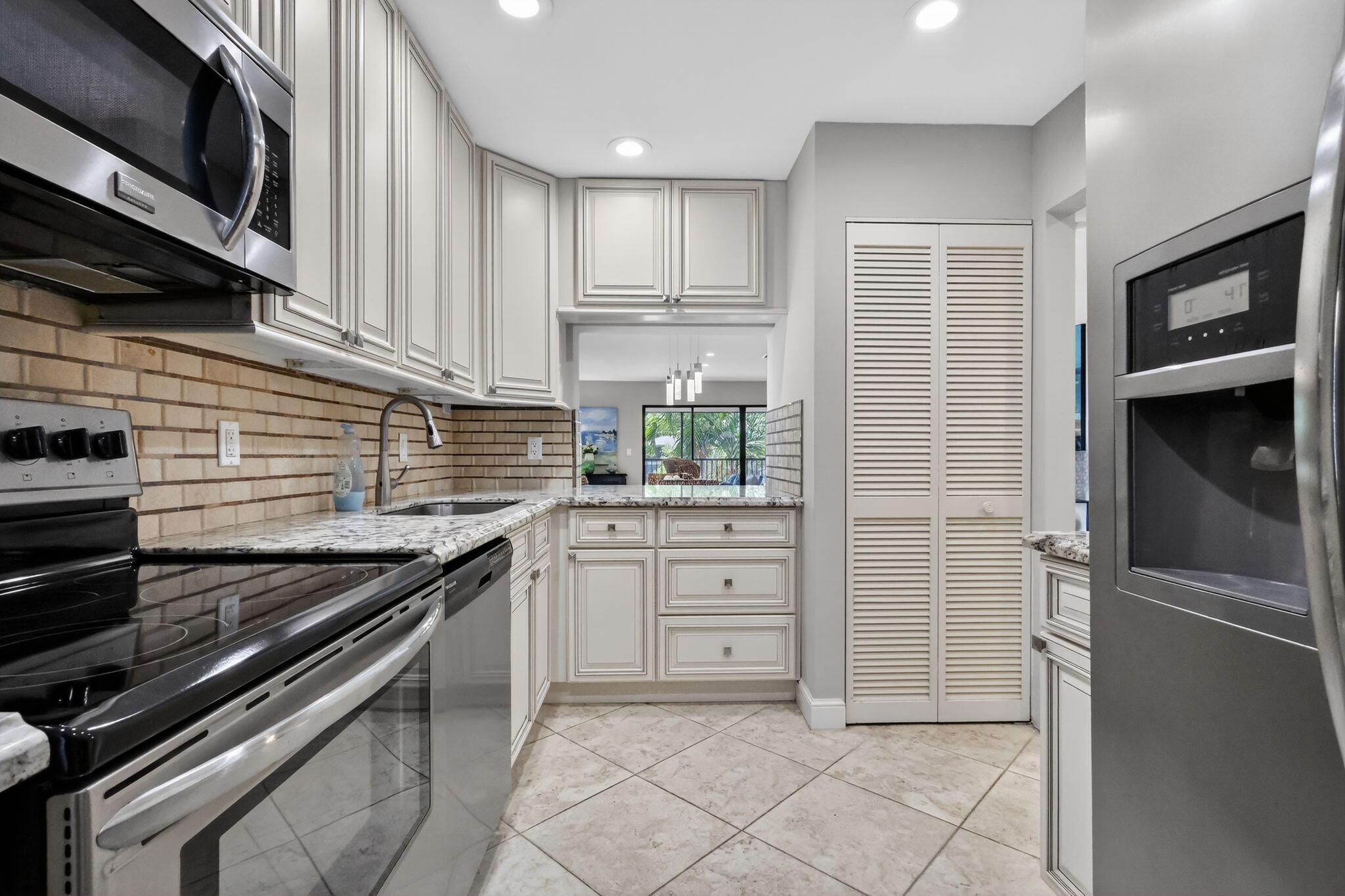 STRATFORD AT HUNTERS RUN CONDO - Residential