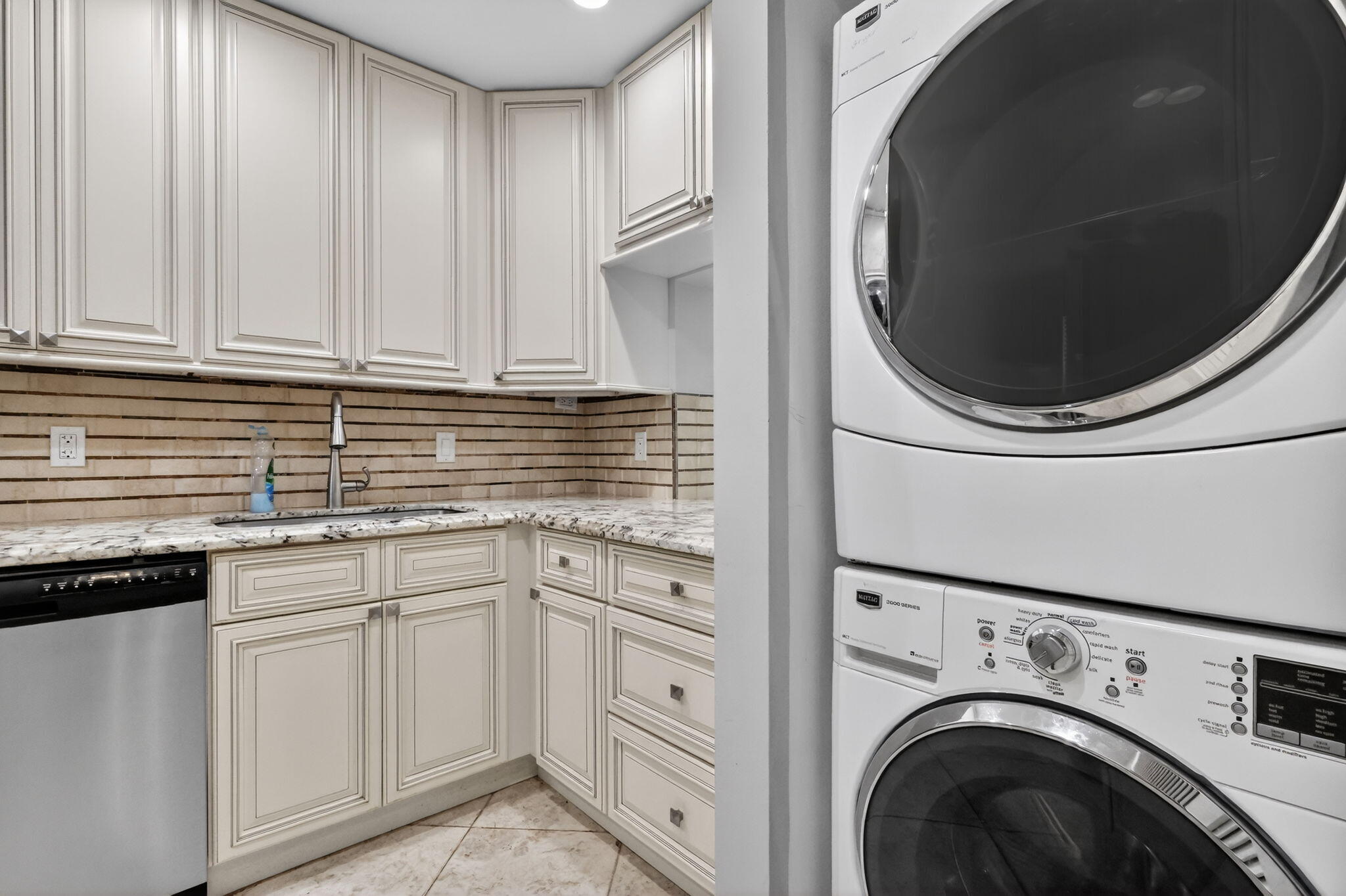 STRATFORD AT HUNTERS RUN CONDO - Residential