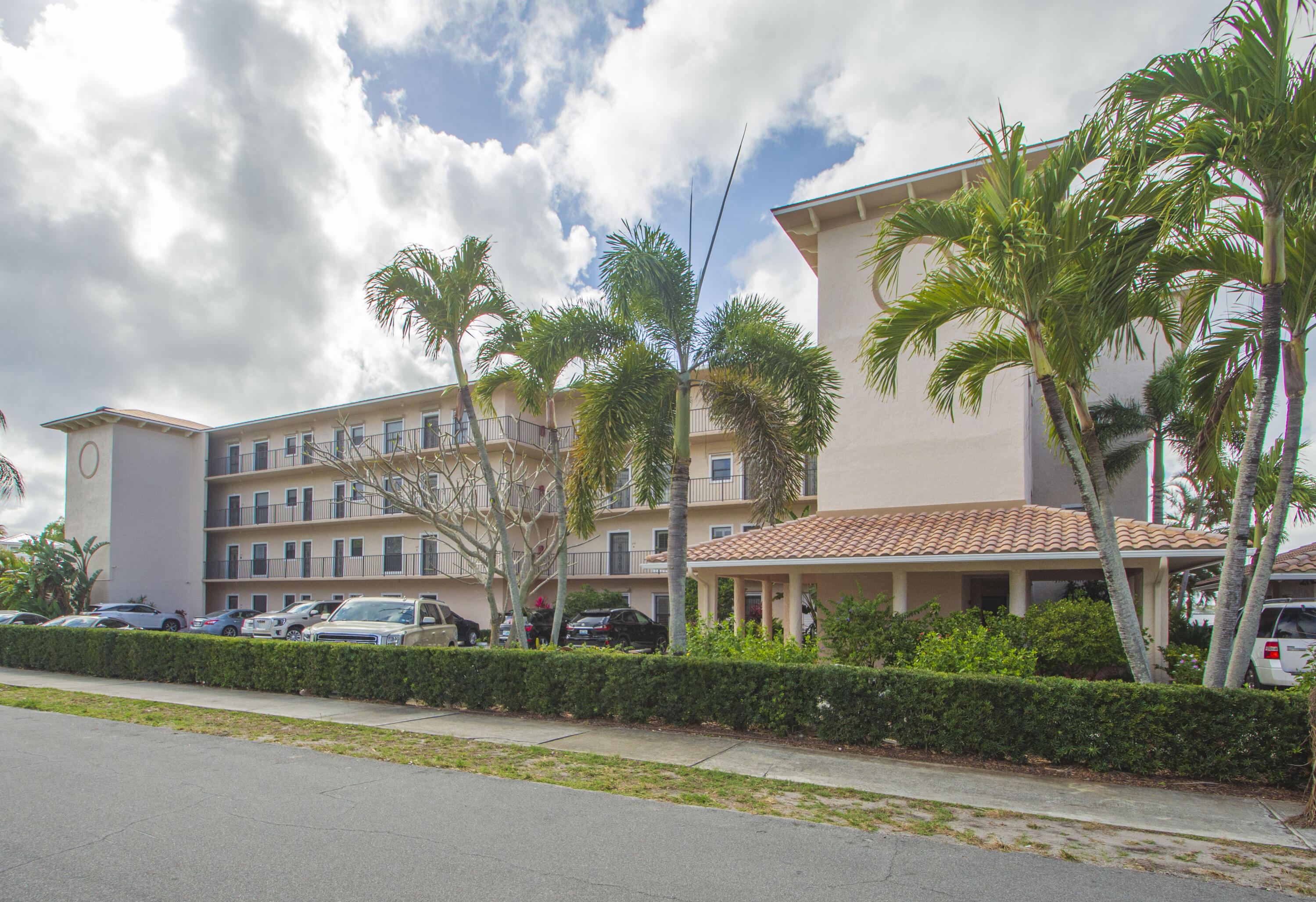 Edgewater Villas - Residential