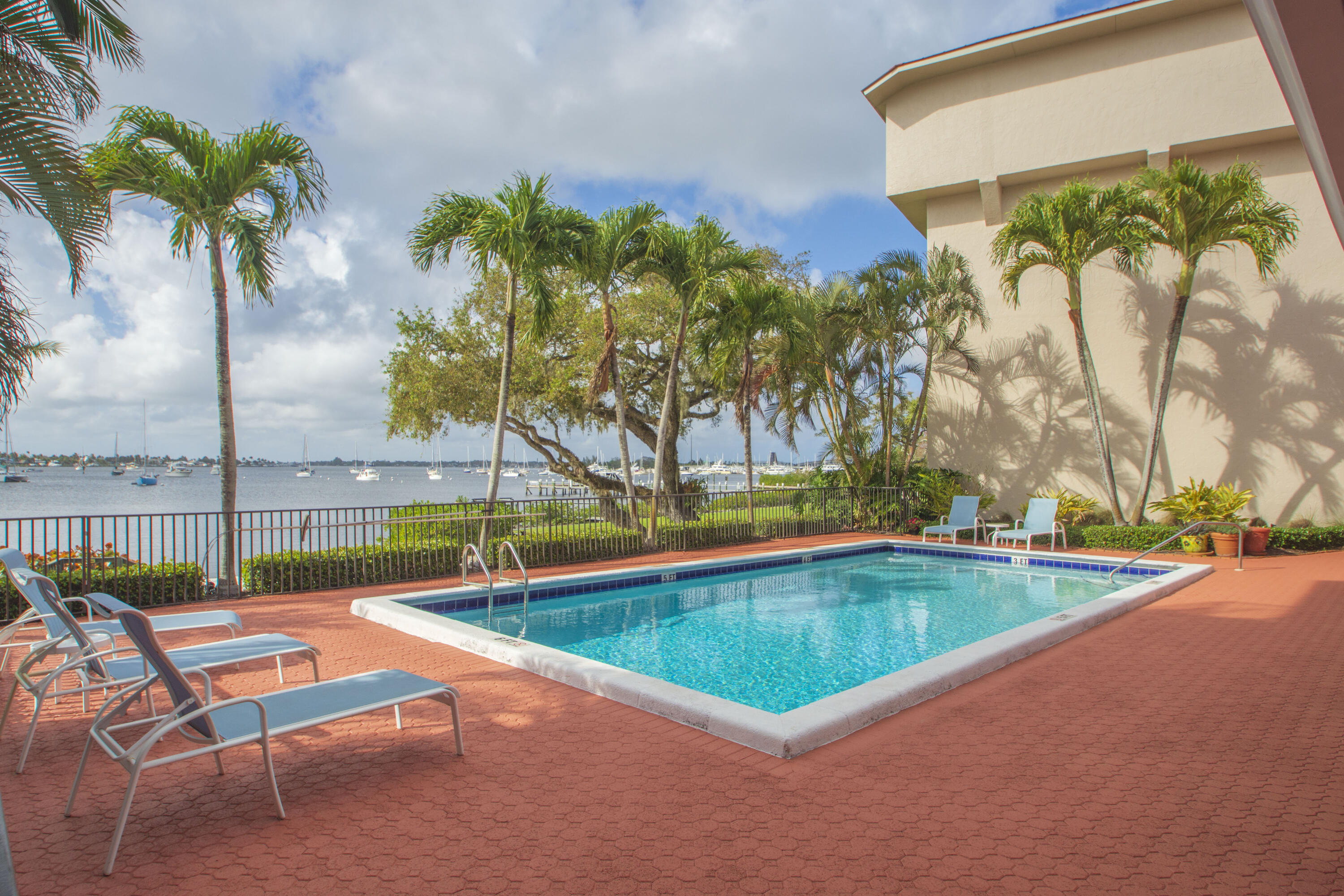 Edgewater Villas - Residential