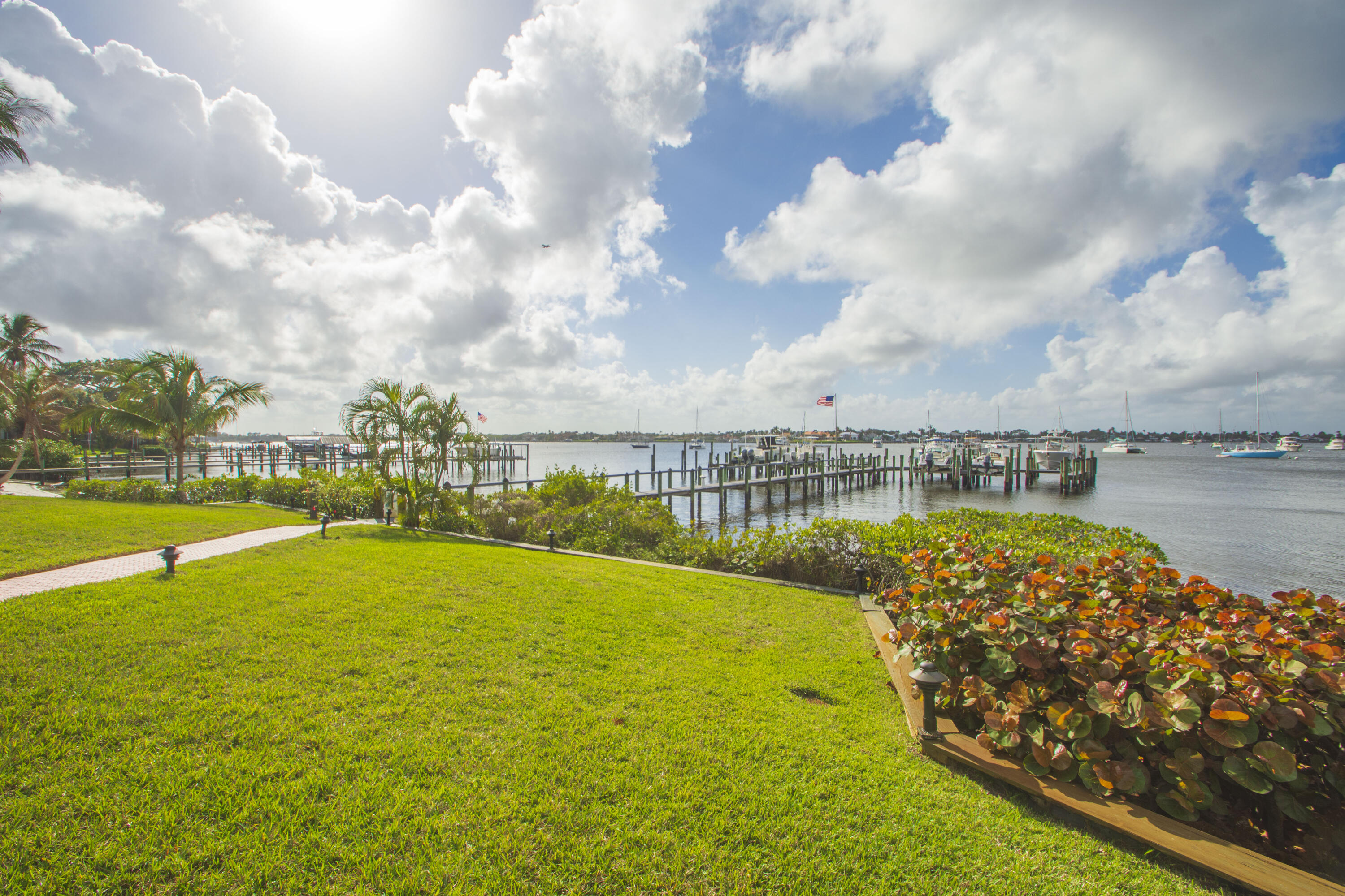 Edgewater Villas - Residential