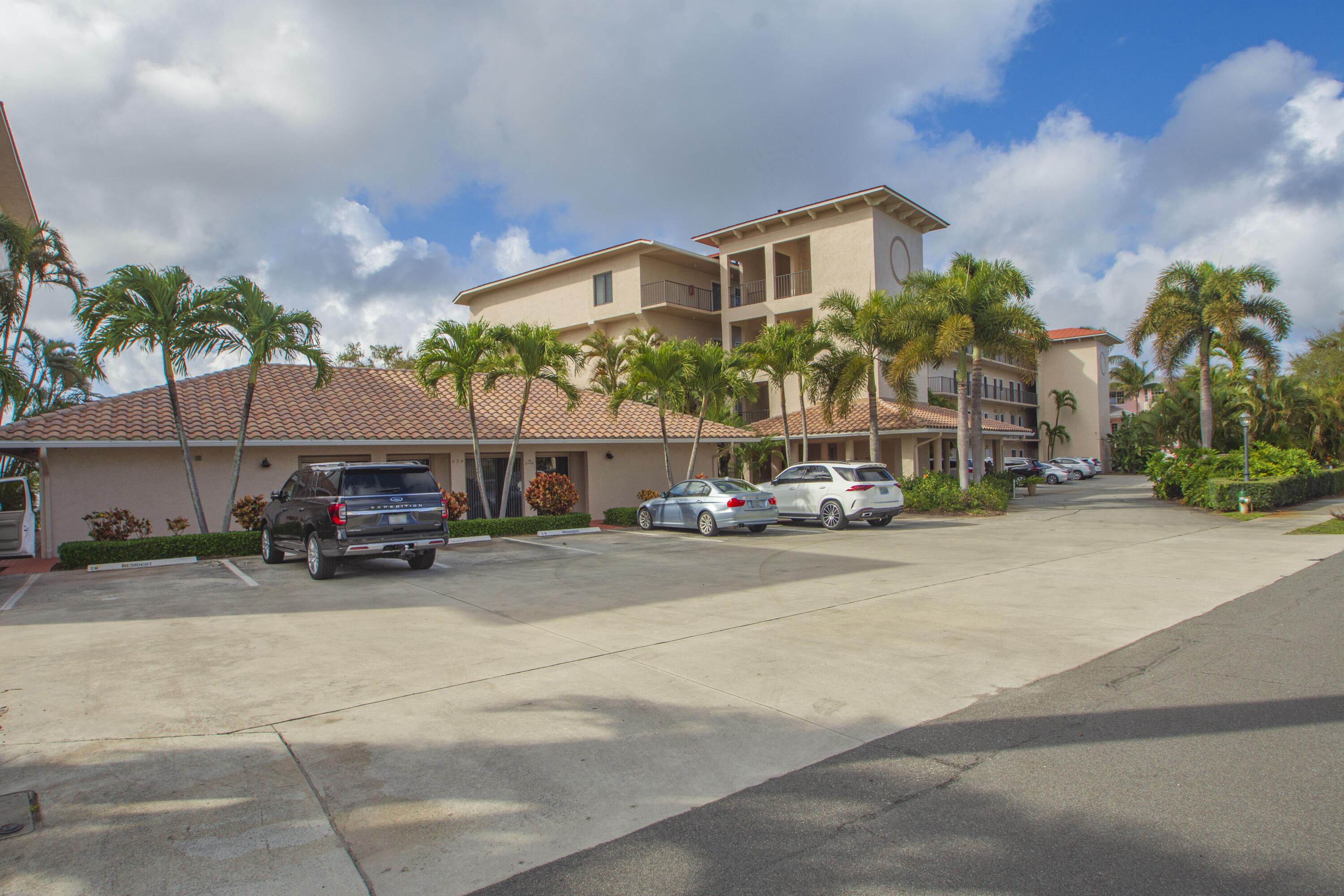 Edgewater Villas - Residential