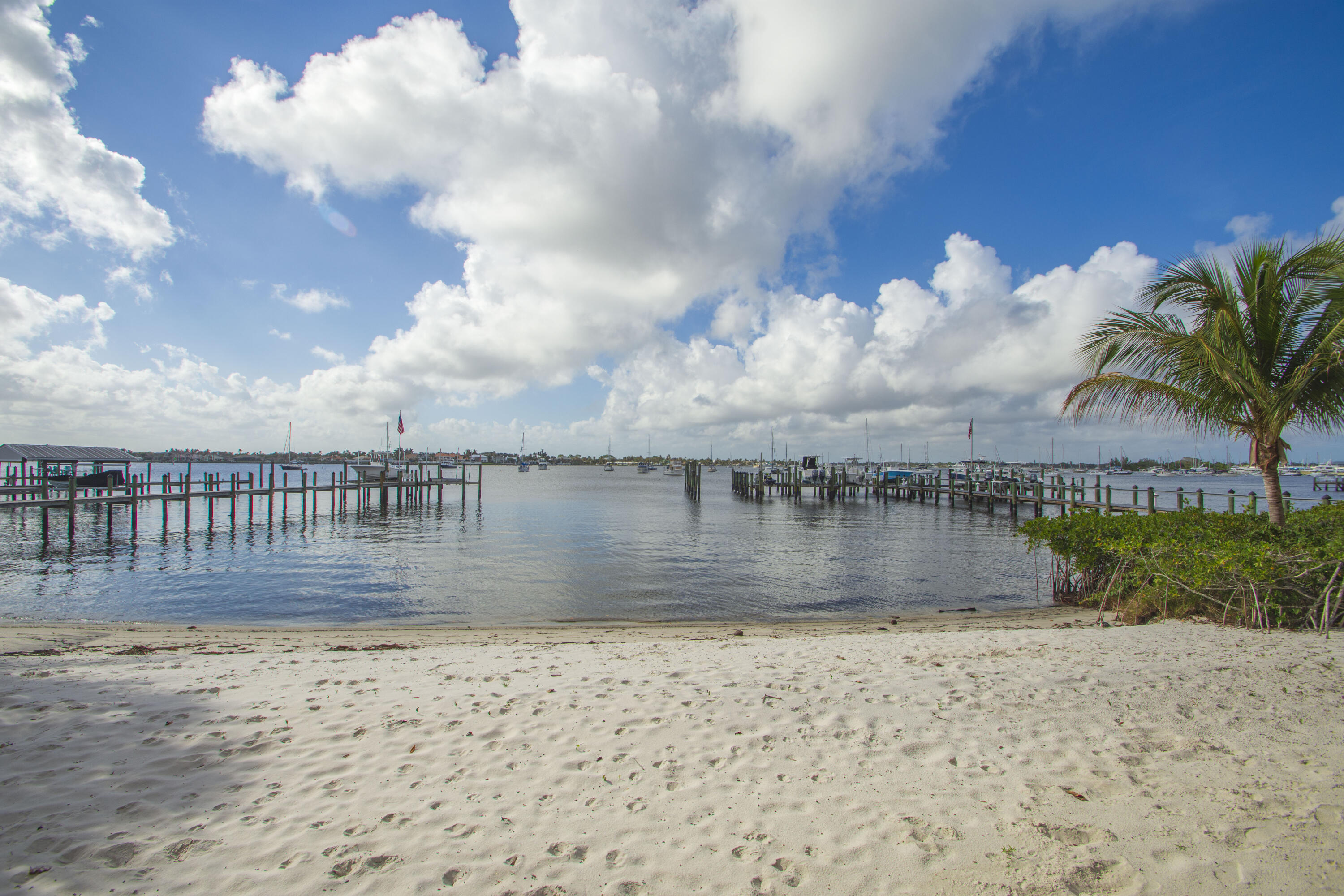 Edgewater Villas - Residential