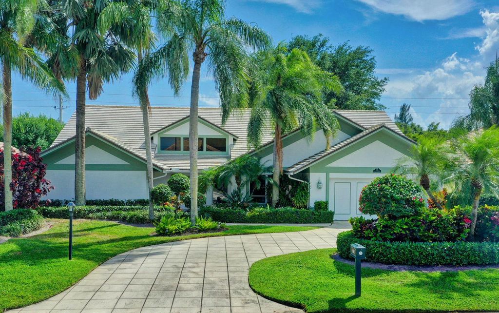 Photo of 158 Thornton Drive, Palm Beach Gardens, FL 33418 (MLS # R10879291)